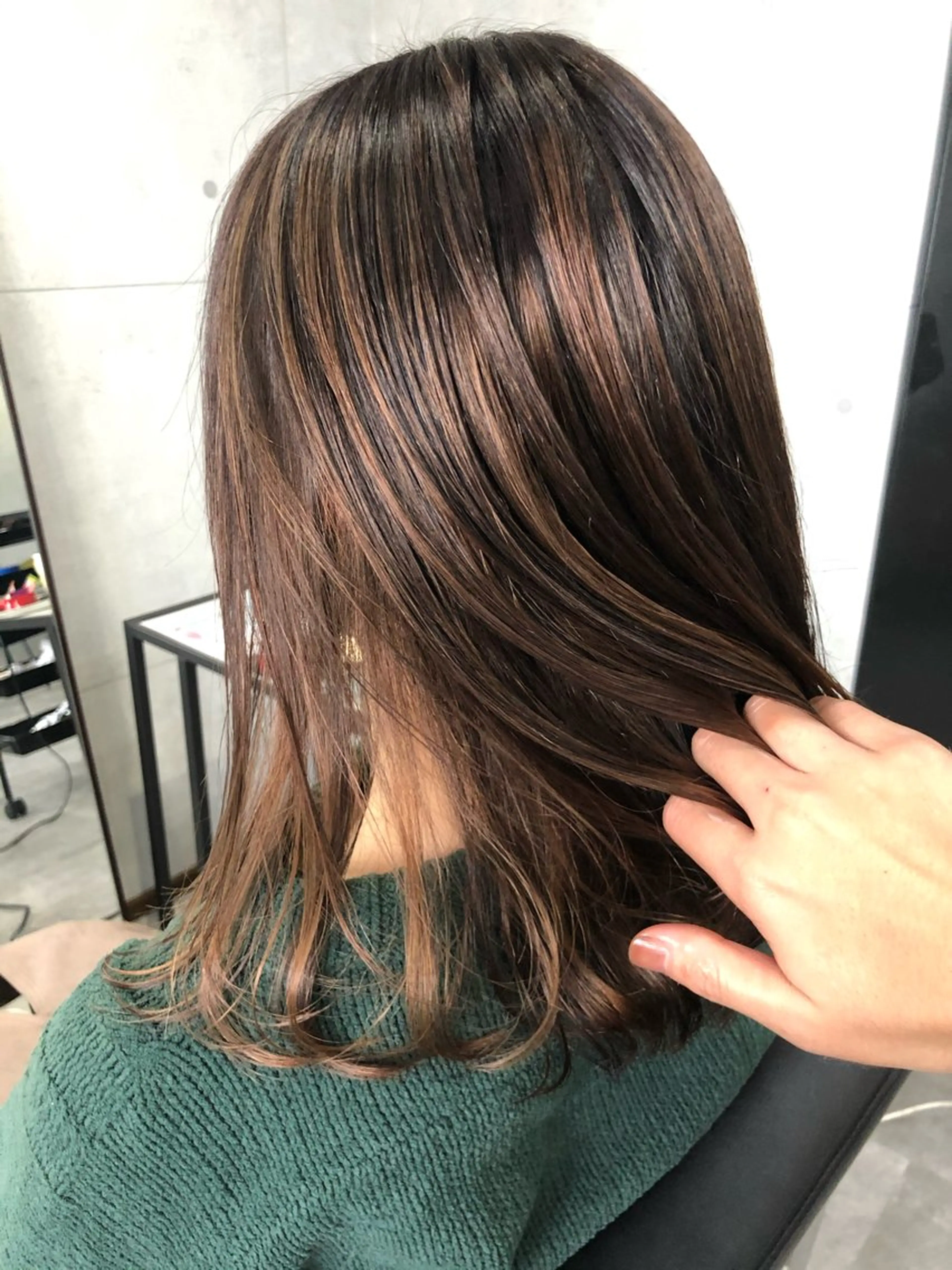 ミディアム ボブ くびれヘア くせ毛 髪質改善 切りっぱなしロブ カット ヘアカラー REVE所属・REVE美容室 REVEマツエクのヘアスタイル