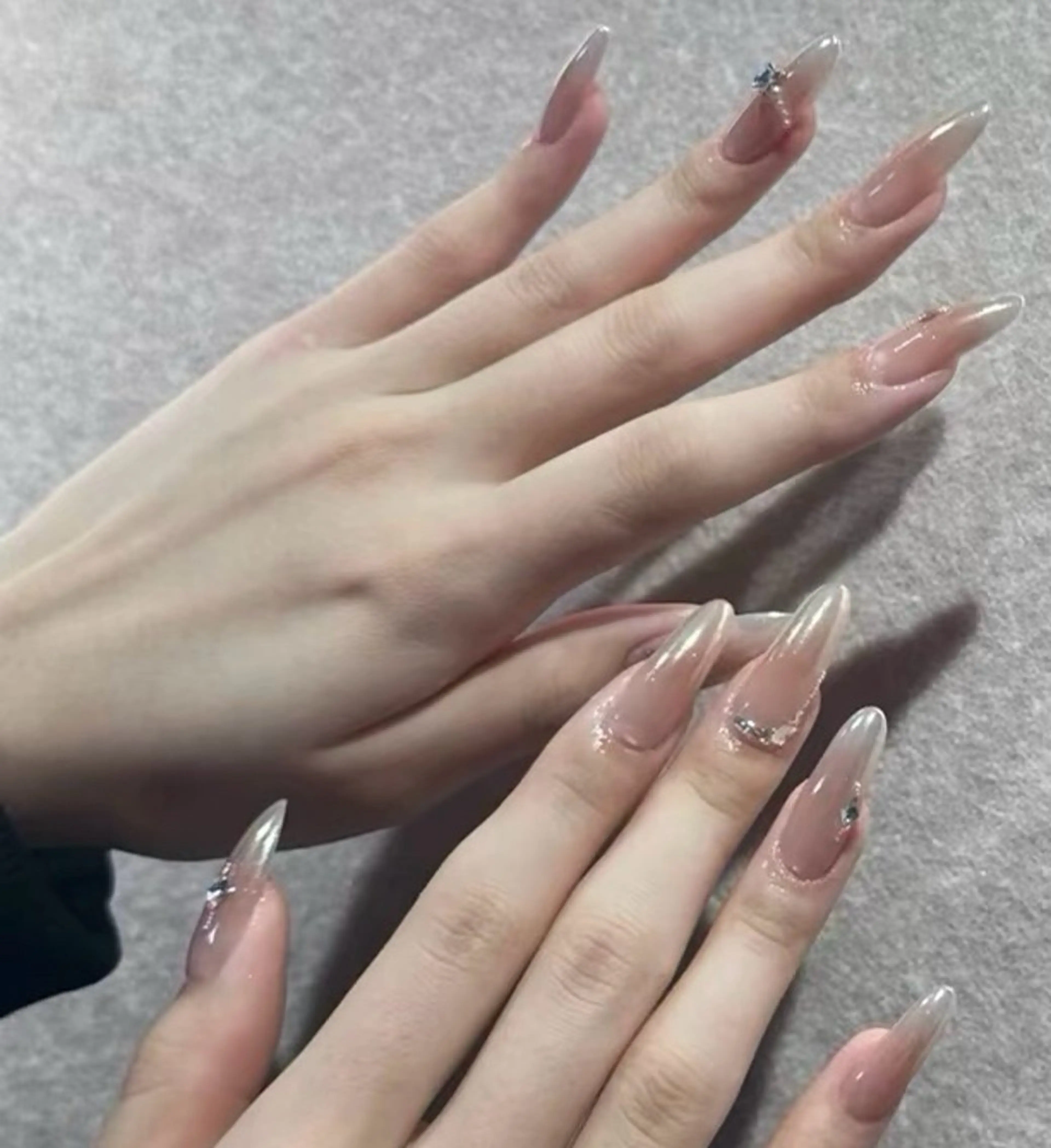 ネイル チークネイル 長さ出し フラワーネイル フレンチネイル ガーリー sun nail池袋 モデル募集のネイルデザイン