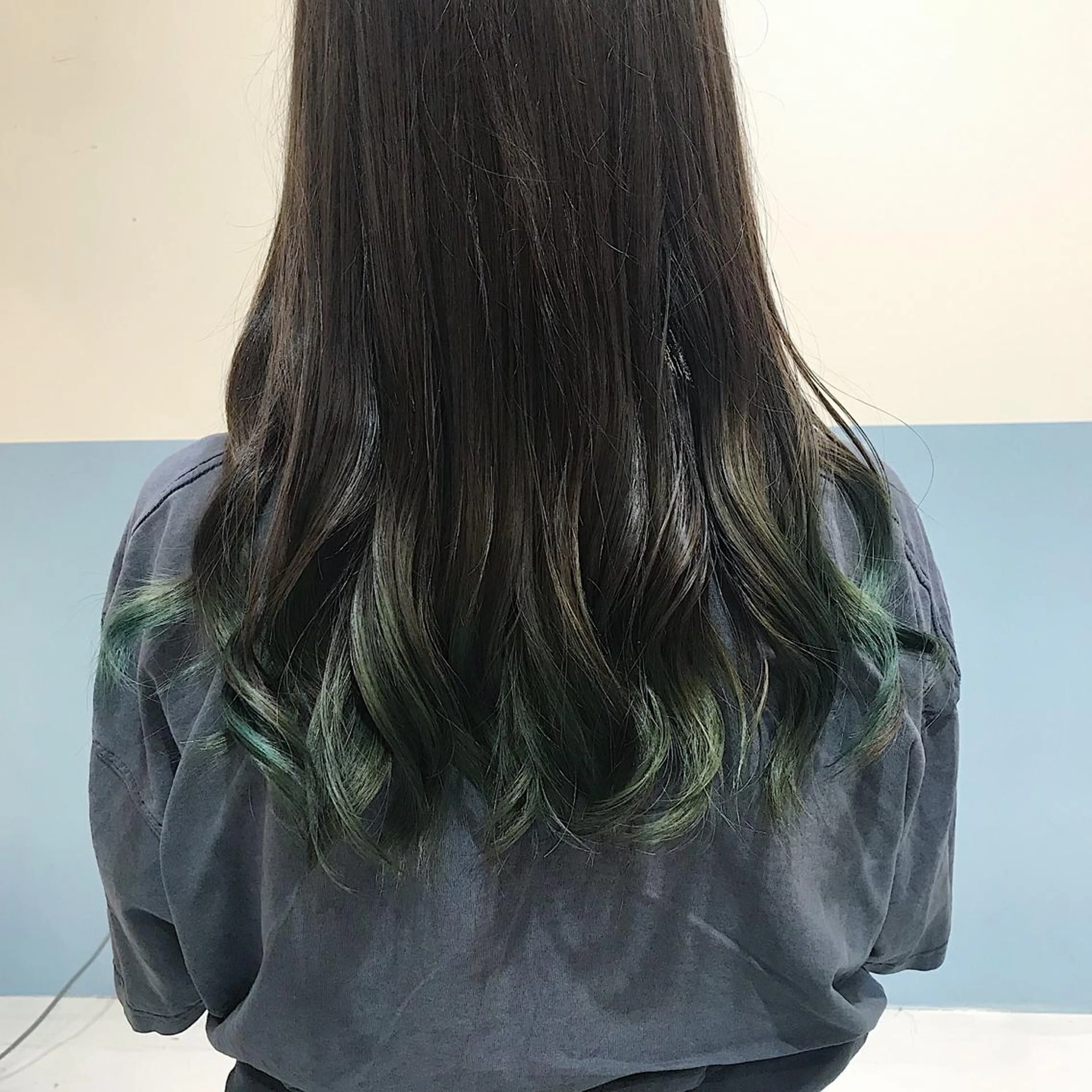 ロング カラー デザインカラー グラデーションカラー アオイ🩵暖色 /まろやかカラーのヘアスタイル