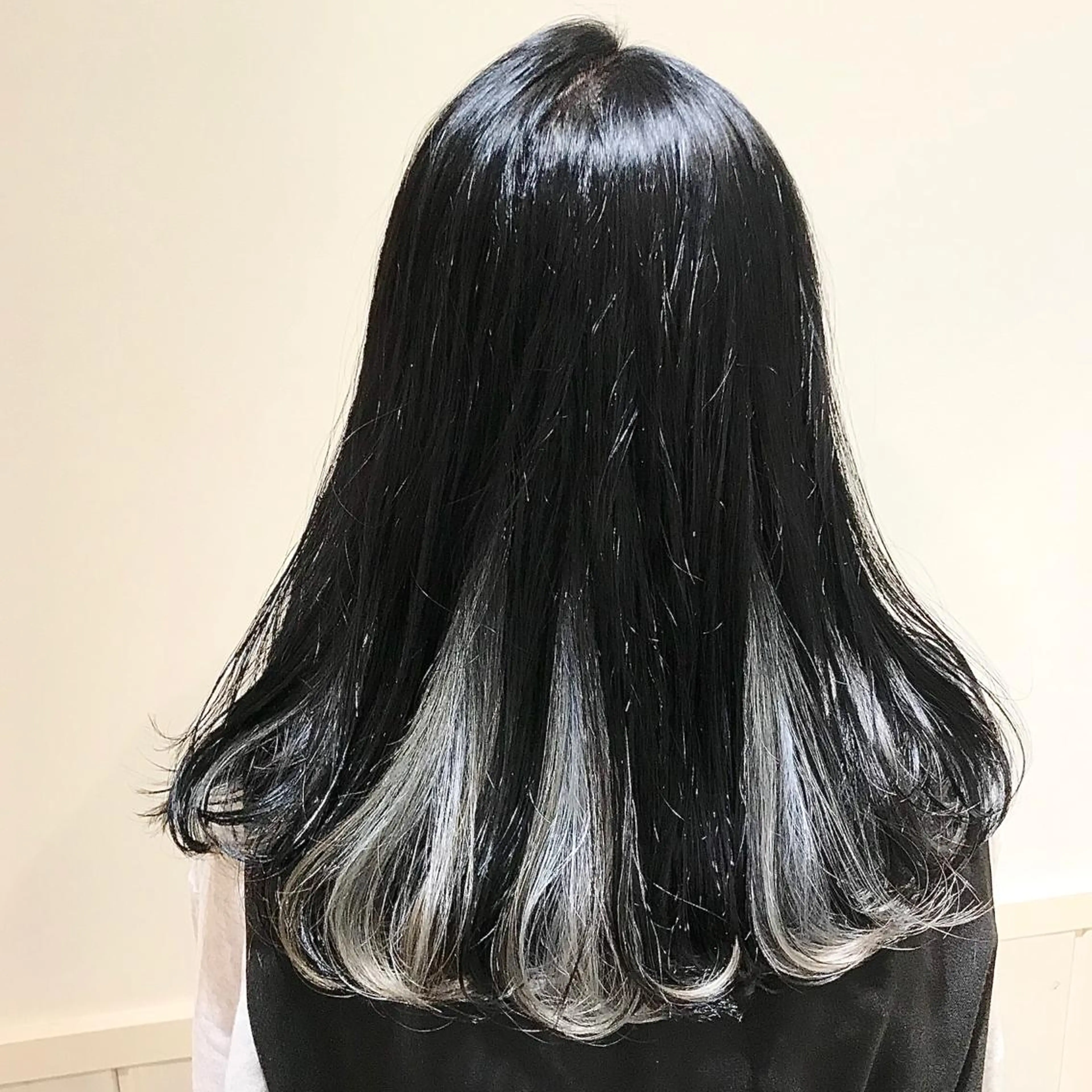 セミロング スナコザワ レナのヘアスタイル