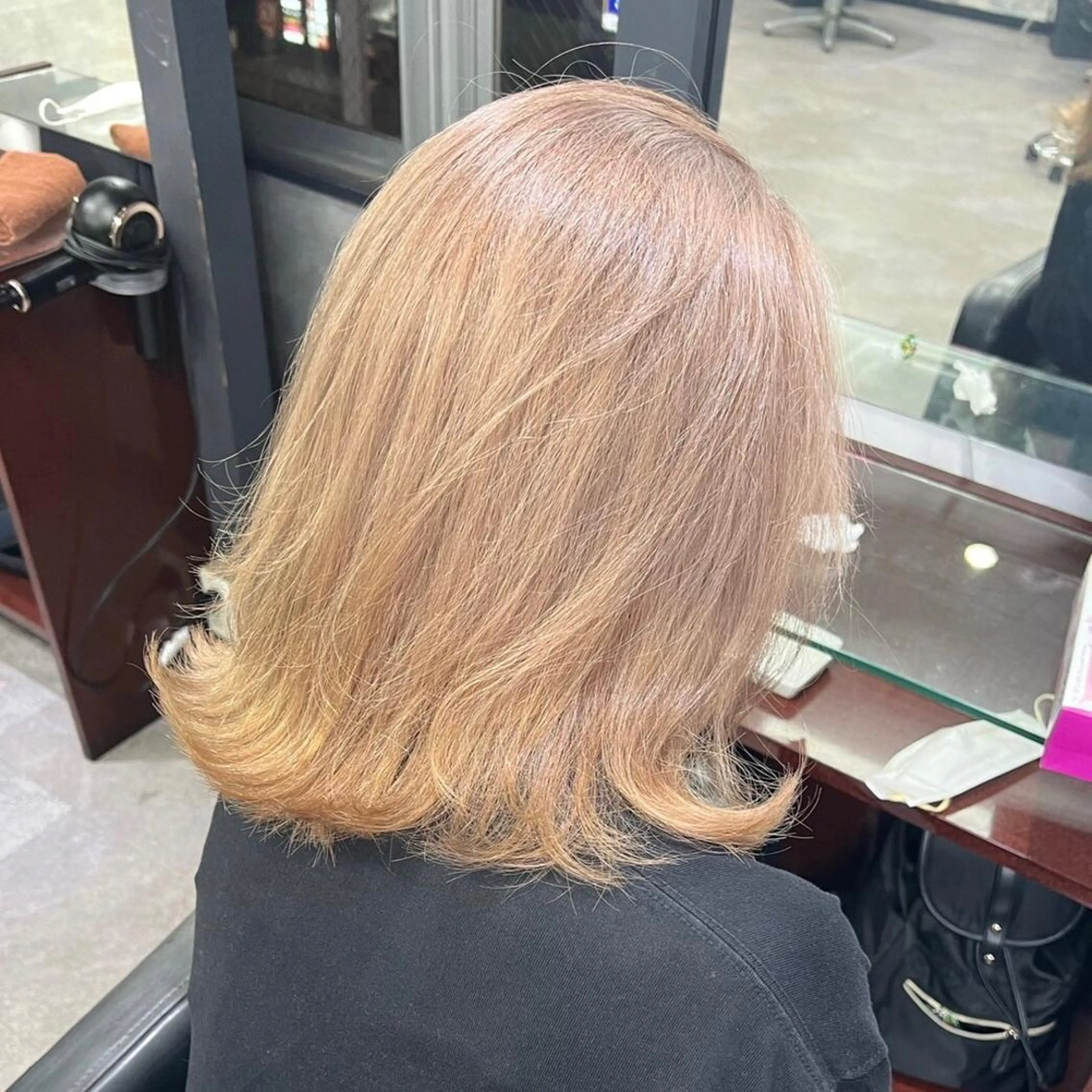 セミロング カラー シールエクステ ハイトーンカラー エクステ ヘアカラー シールエクステ特化 ハイトーン、NANAのヘアスタイル