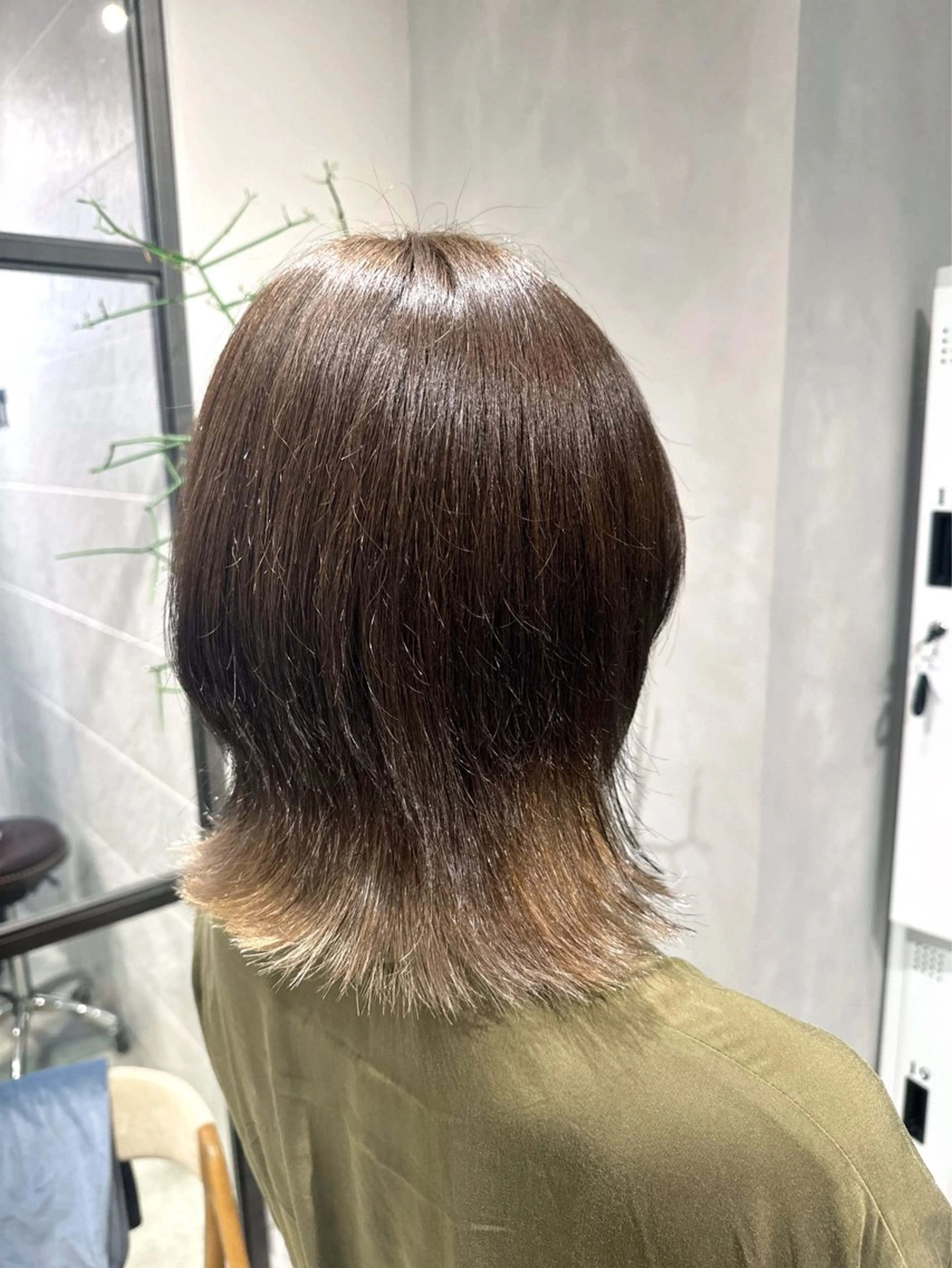 ミディアム カラー ベージュカラー ブリーチ ブラウンカラー オリーブブラウン ホワイトベージュ カット ヘアカラー トリートメント 透明感カラー✨艶髪 制作🌱山根あゆみのヘアスタイル
