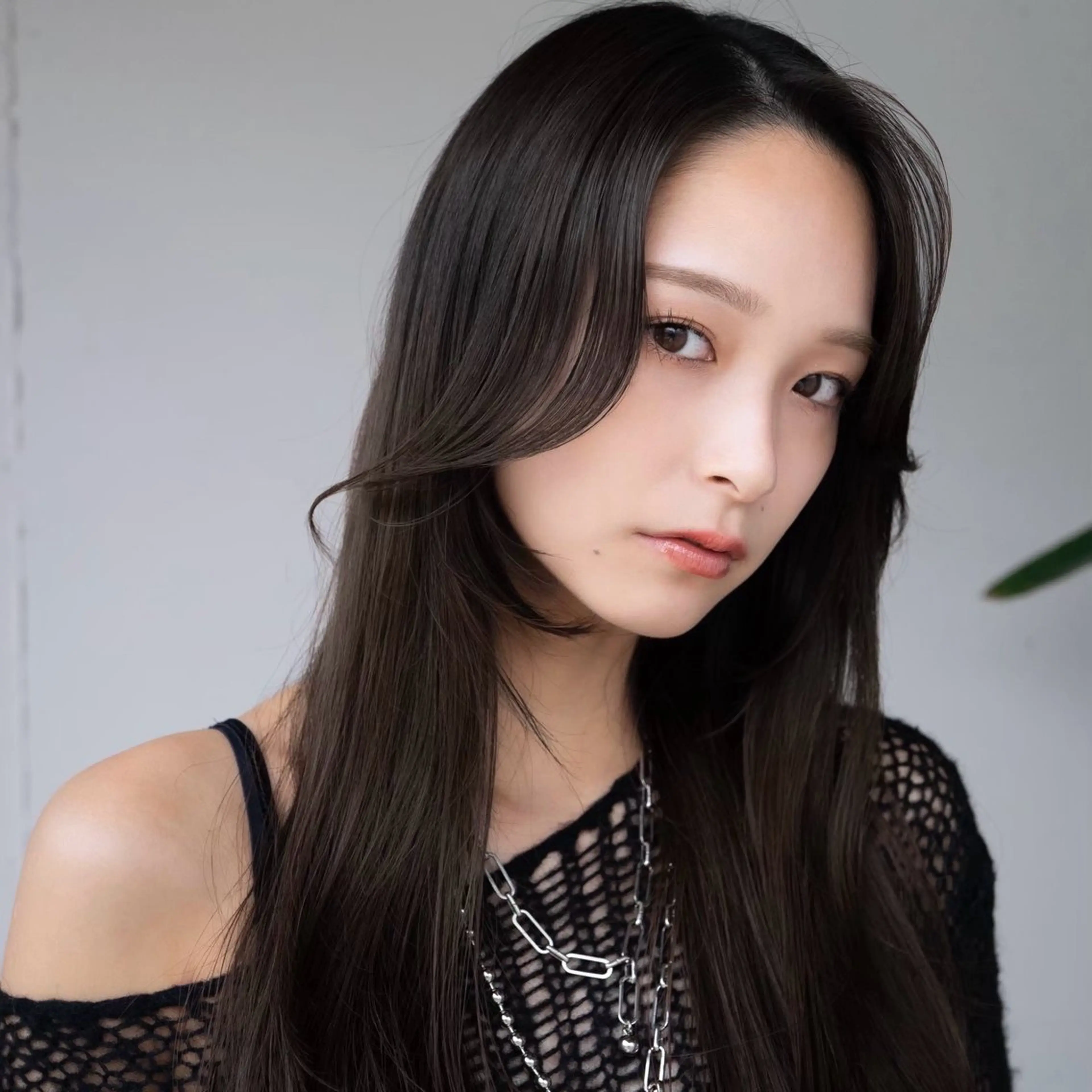 ロング カラー AIN.ANLY 明治神宮前所属・ムツキ/品のある 艶カラー/縮毛矯正のヘアスタイル