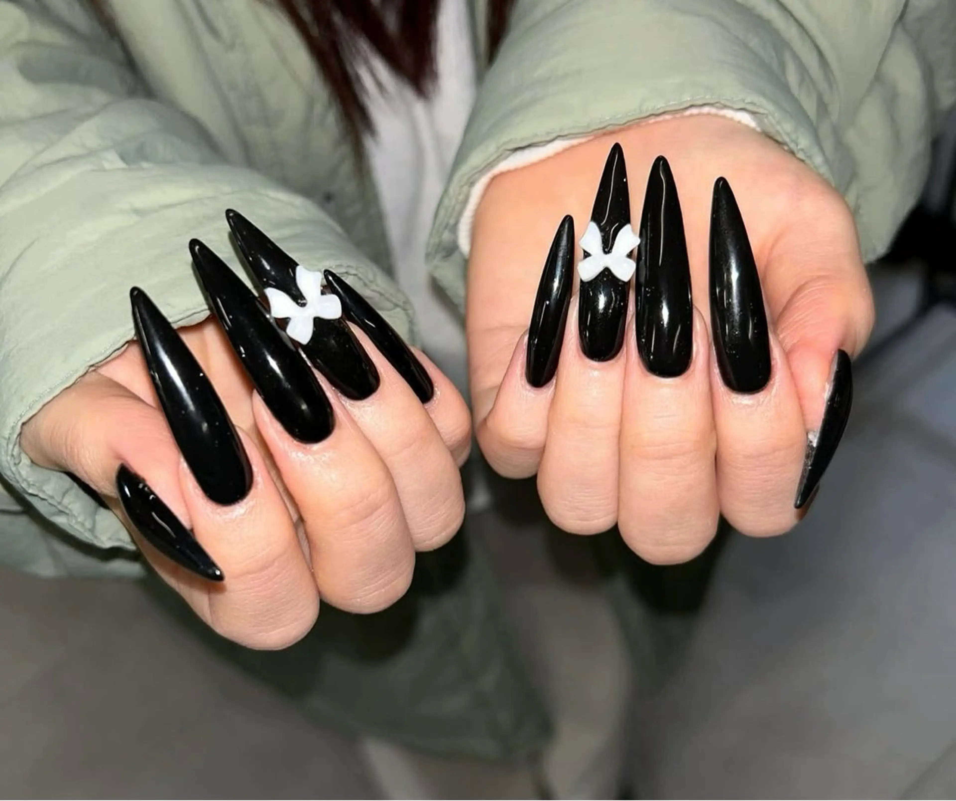 ネイル グラデーション キラキラネイル ワンカラーネイル 冬ネイル Jenn Nail Salonのネイルデザイン