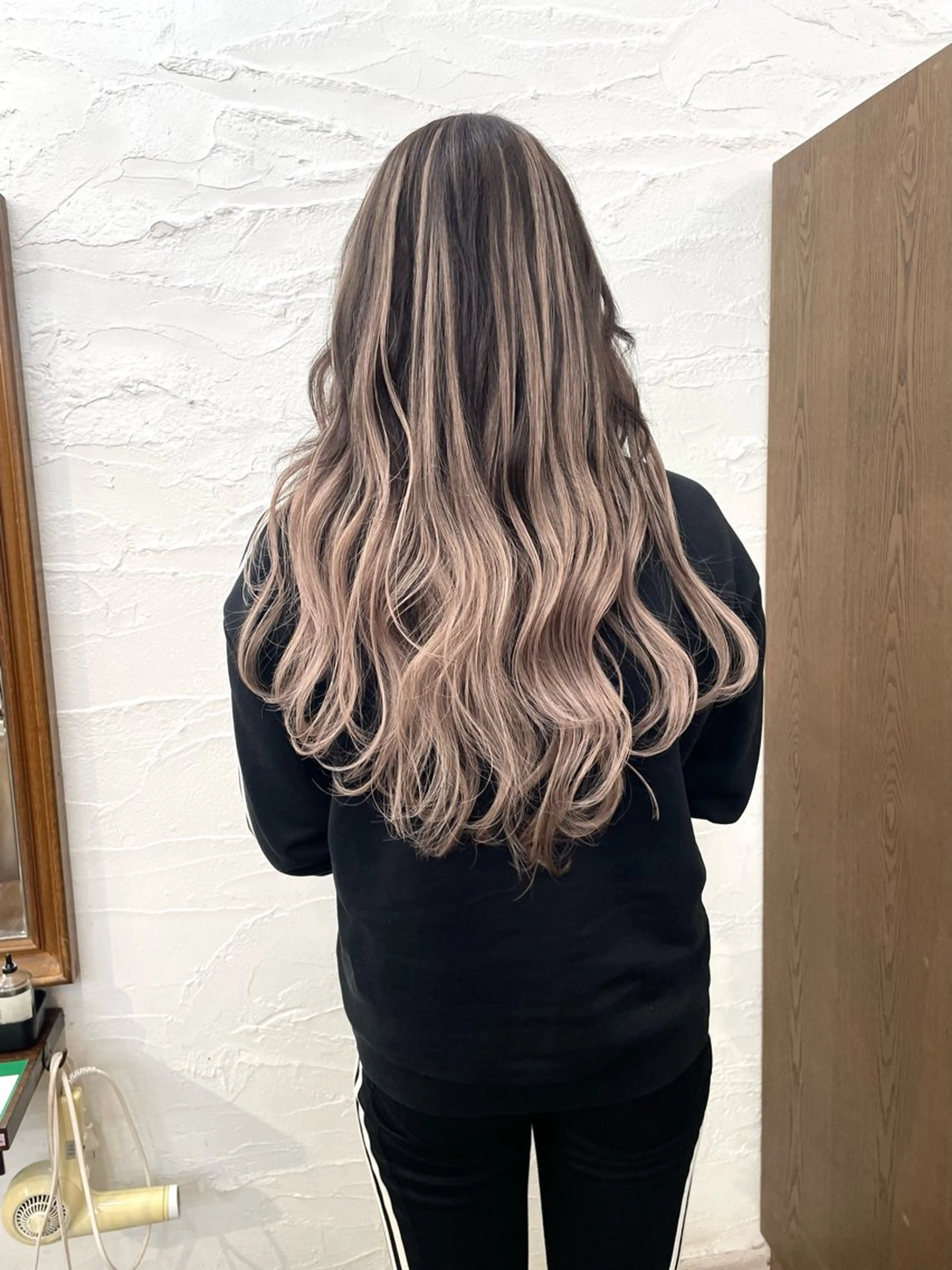 ロング シールエクステ エクステ ハイライト レイヤーカット ロング エクステ 尾崎 弘和のヘアスタイル