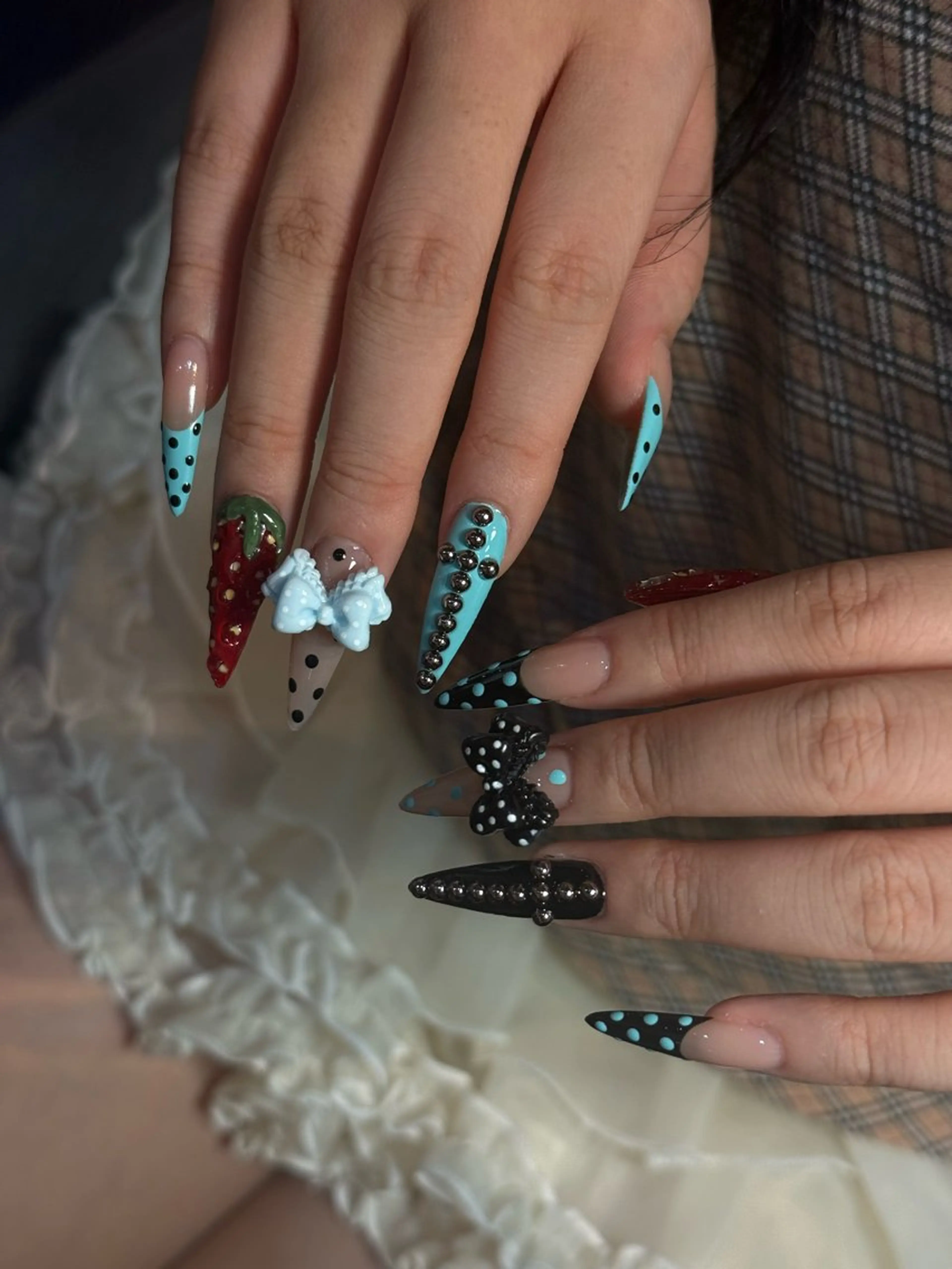 ネイル フレンチネイル グラデーション 韓国ネイル マグネットネイル シンプルネイル ハンドネイル CoMo Nail Studio所属・CoMo Nailのネイルデザイン