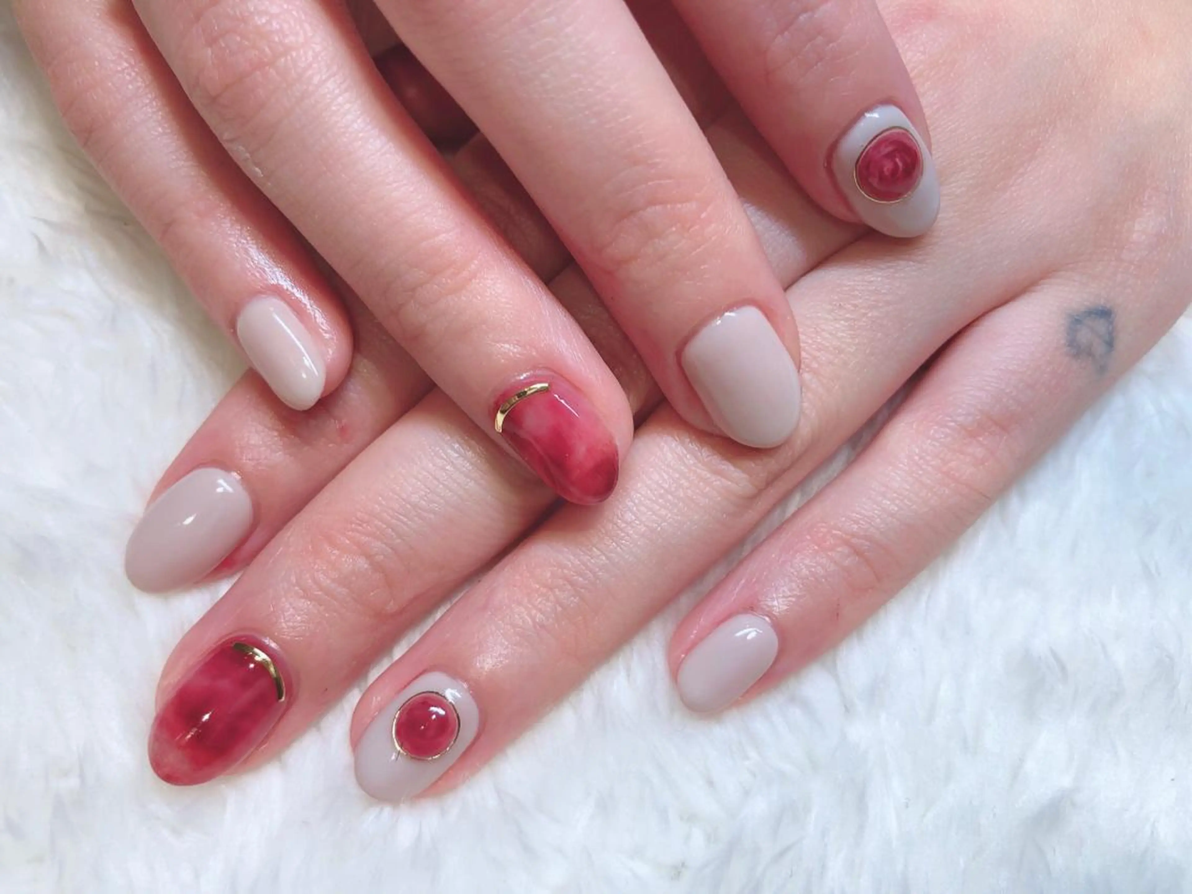 ネイル フットネイル フレンチネイル ジェルネイル ラメ(グリッター) ラメグラデーション NEO Beauty Salon所属・𝐍𝐄𝐎 𝐉𝐔𝐑𝐈のネイルデザイン