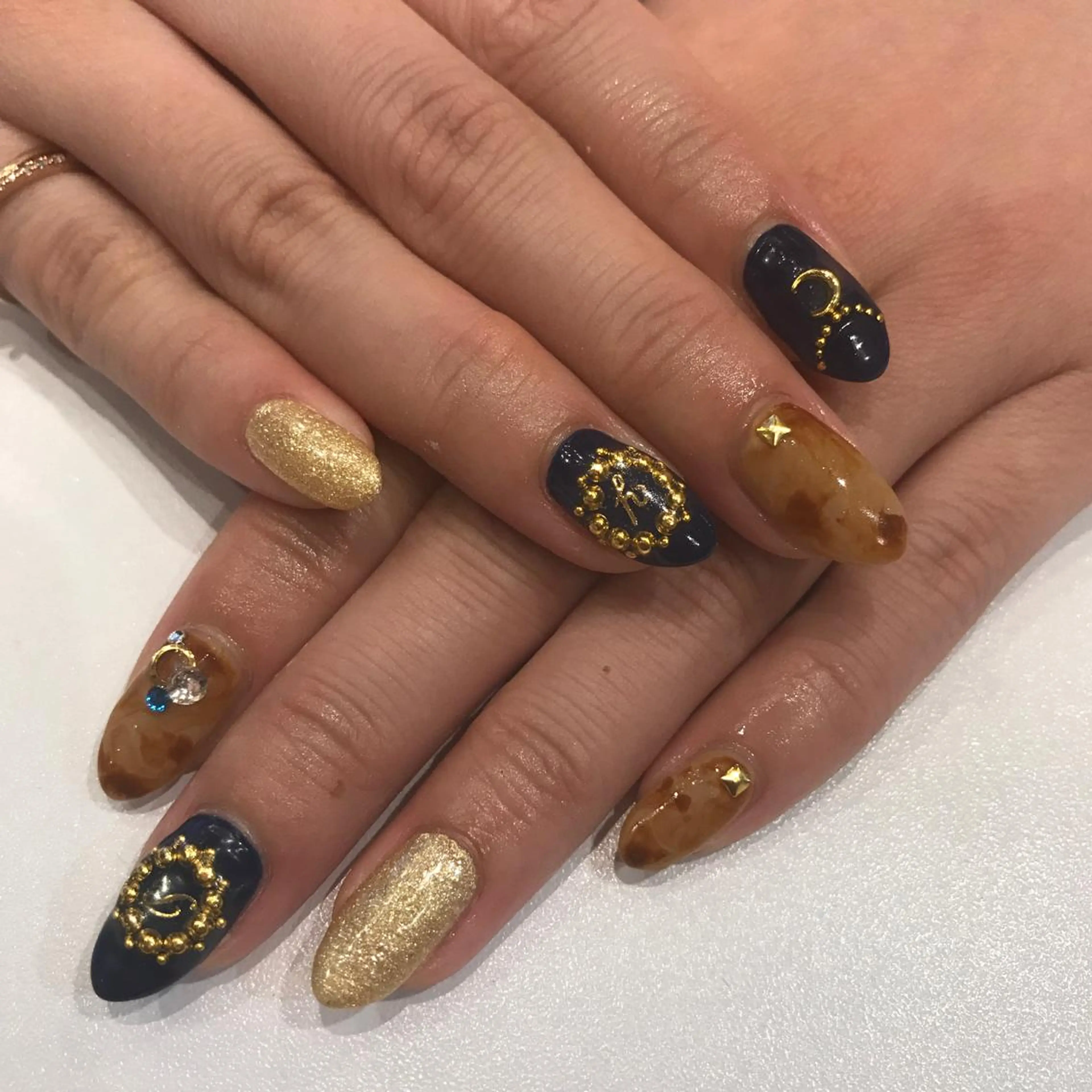 ネイル べっ甲ネイル ハンドネイル Lila所属・桑原 香菜代のネイルデザイン