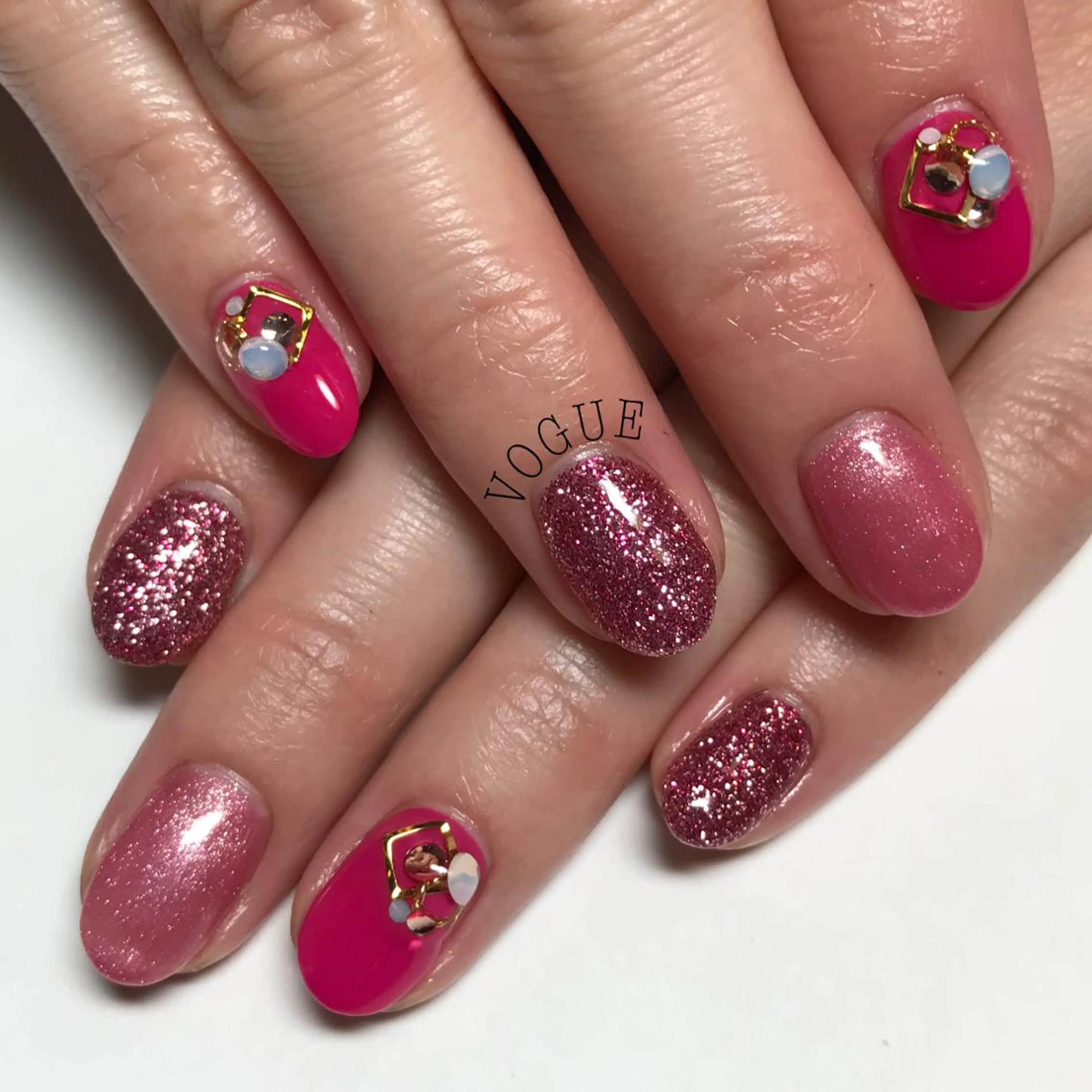 ネイル ピンク 春ネイル ハンドネイル VOGUE ×SWANのネイルデザイン