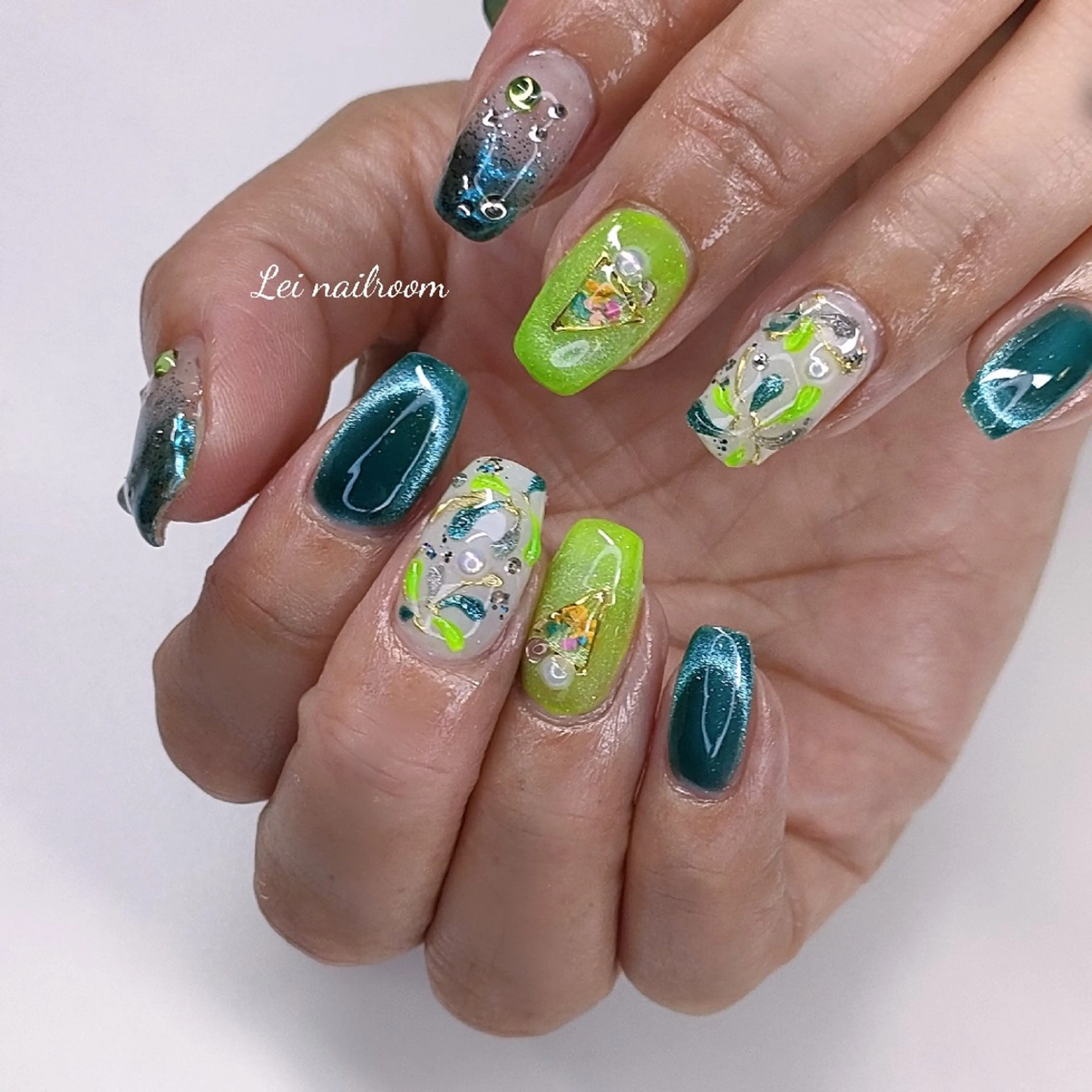 ネイル フレンチネイル マグネットネイル マグネットフレンチ lei🌼 nailroomのネイルデザイン