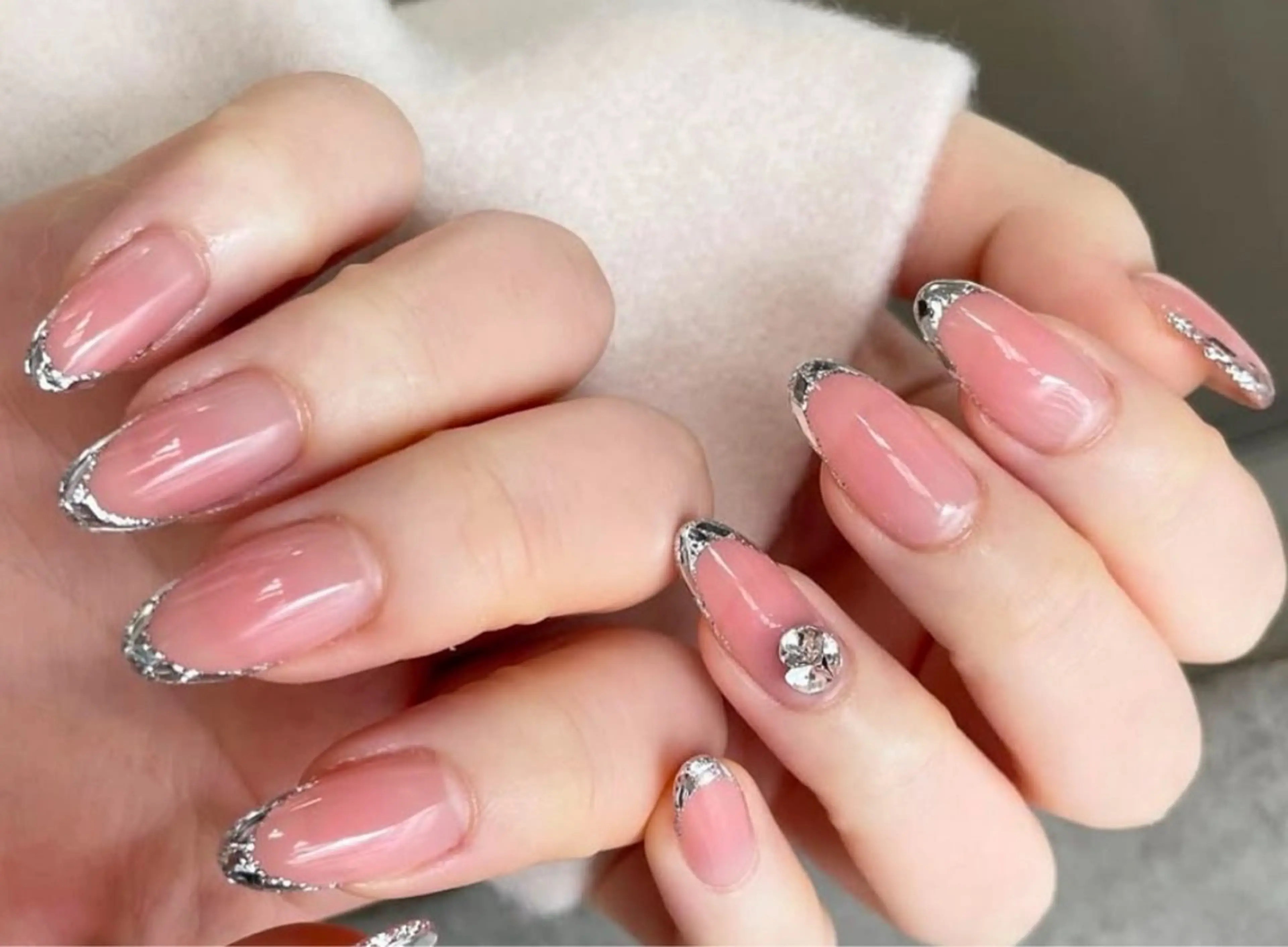 ネイル フレンチネイル グラデーション キラキラネイル 韓国ネイル マグネットネイル ハンドネイル 🎀🎀YooLi Nail Salonのネイルデザイン