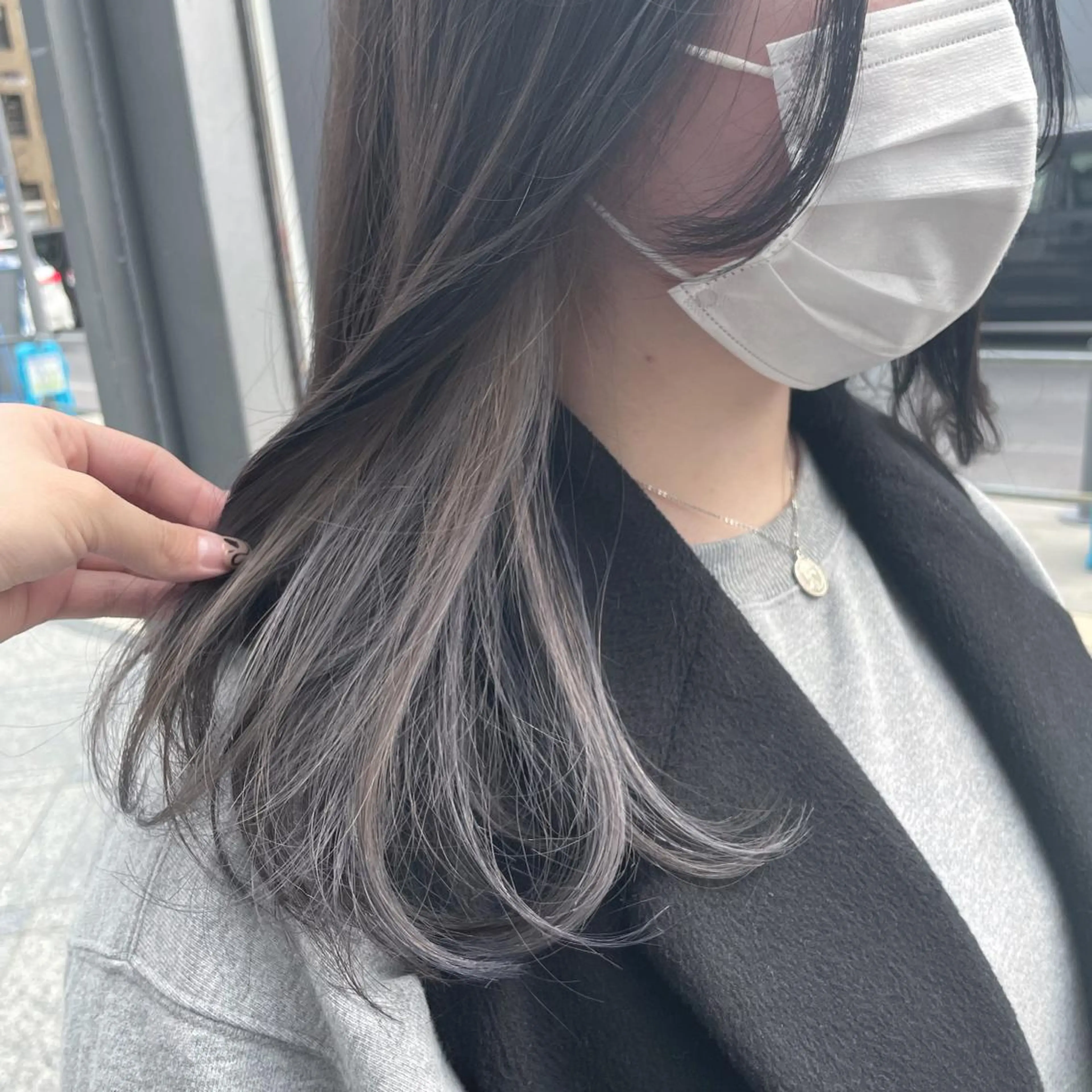 セミロング カラー ヘアアレンジ ベージュカラー ブリーチ ダークグレー ダークグレージュ グレージュ GO TODAY SHAiRE SALON岡山所属・Sana/ 耳ツボ/インナーのヘアスタイル