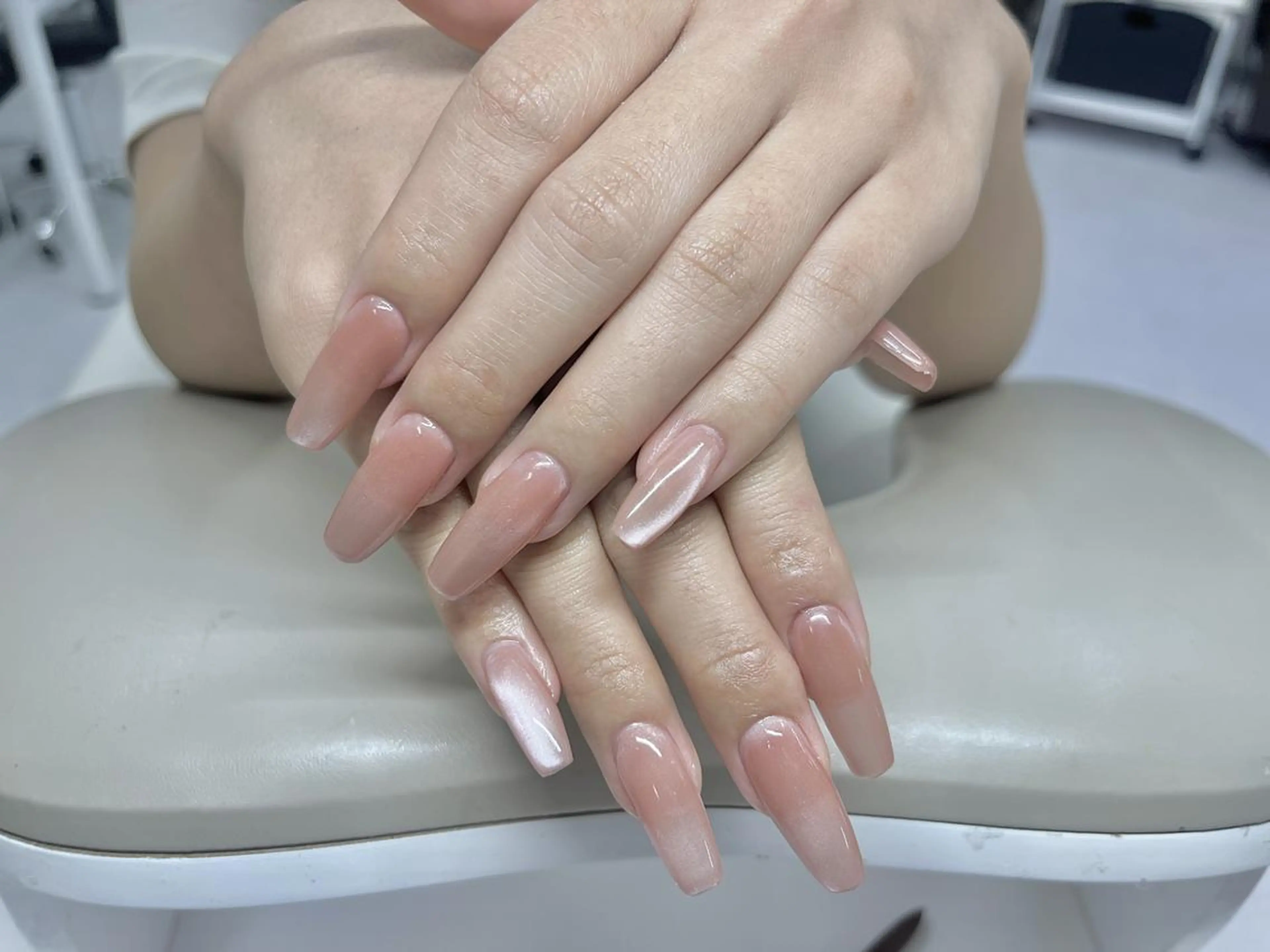 ネイル 長さ出し ジェルネイル 韓国ネイル ラメ(グリッター) ラメグラデーション ダイ ゲンゲンのネイルデザイン