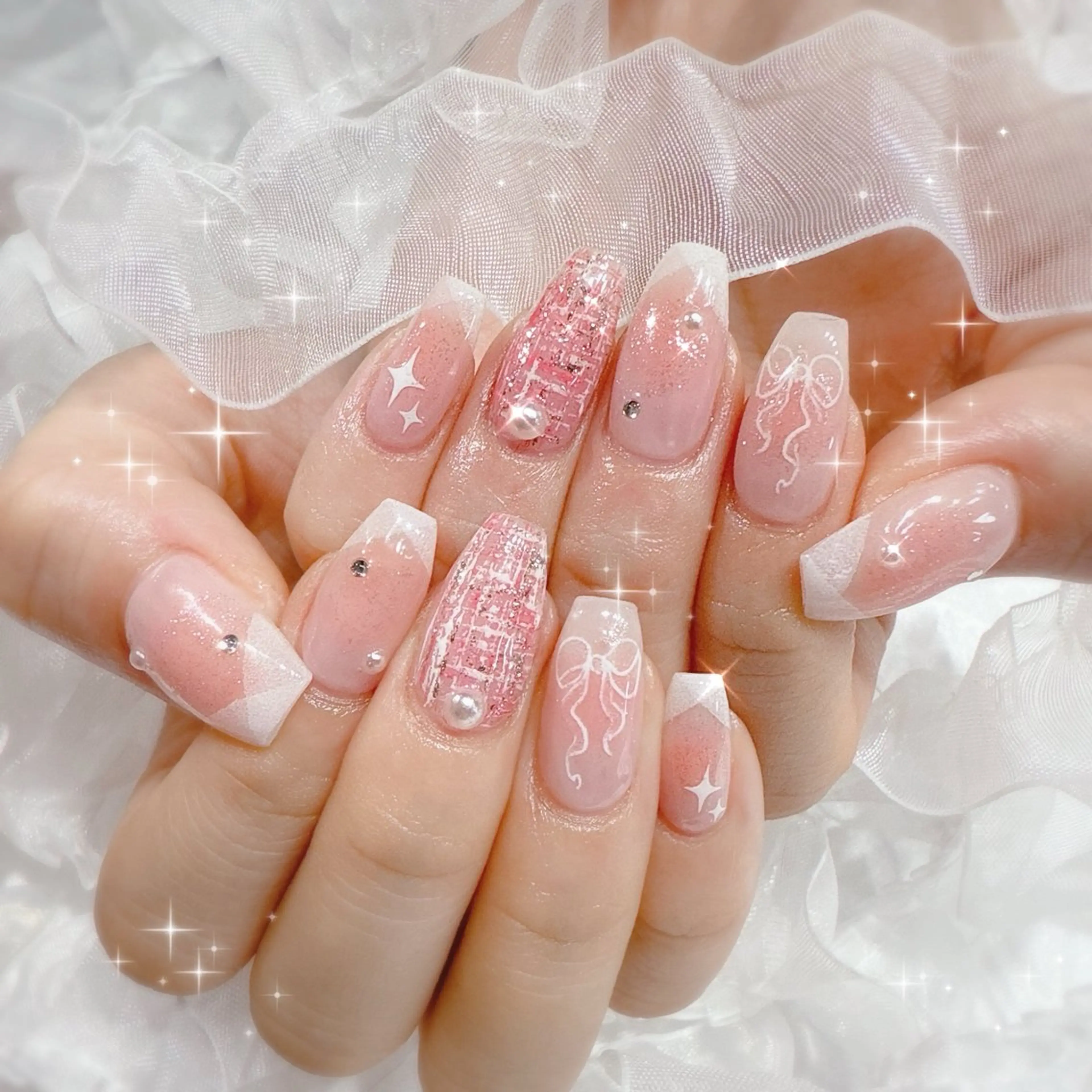 ネイル フレンチネイル ジェルネイル ガラスフレンチ ハート キラキラネイル Kanoネイル 大宮店のネイルデザイン