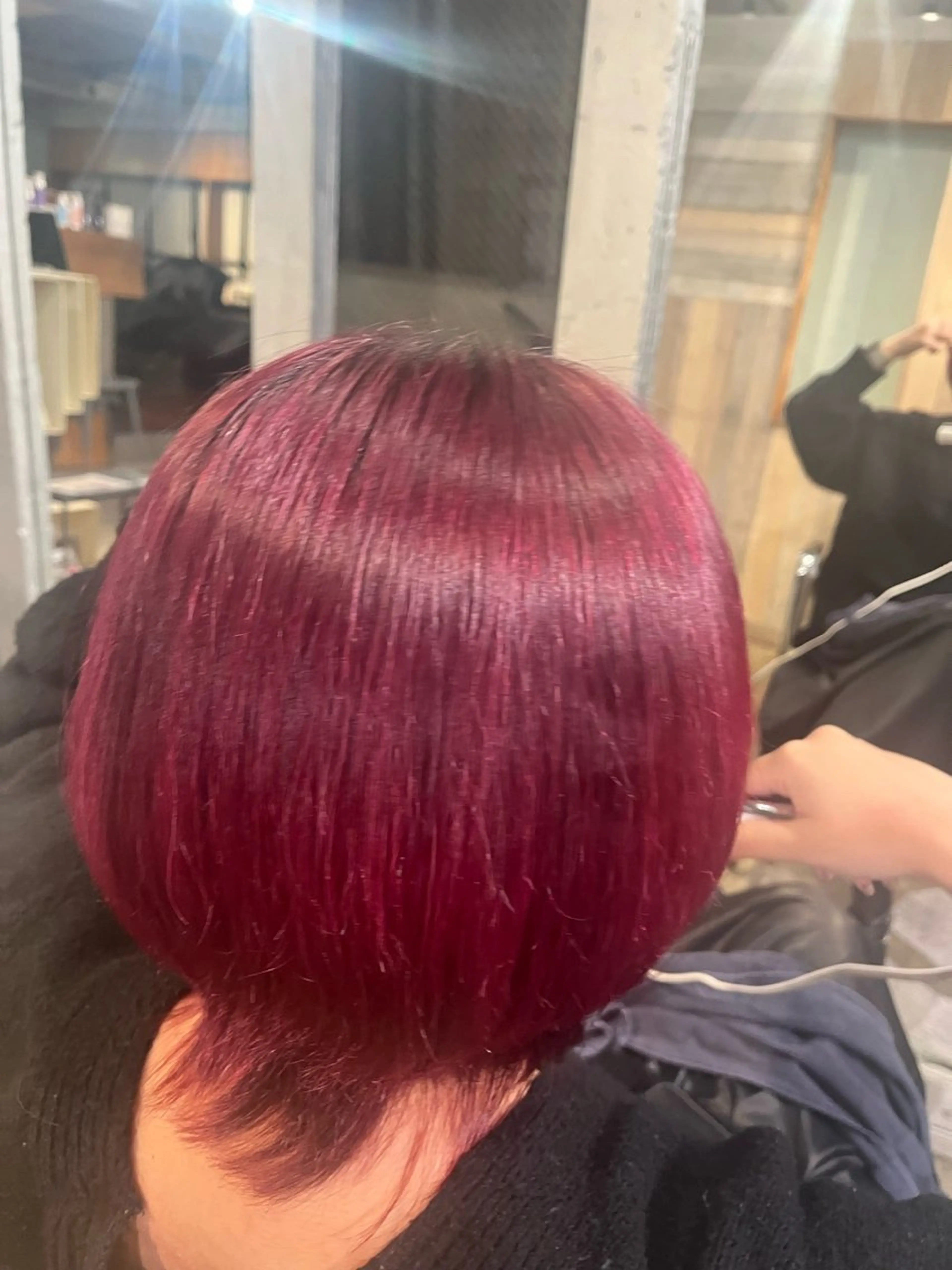 ショート カラー ブリーチ レッドカラー 泉澤 風花のヘアスタイル