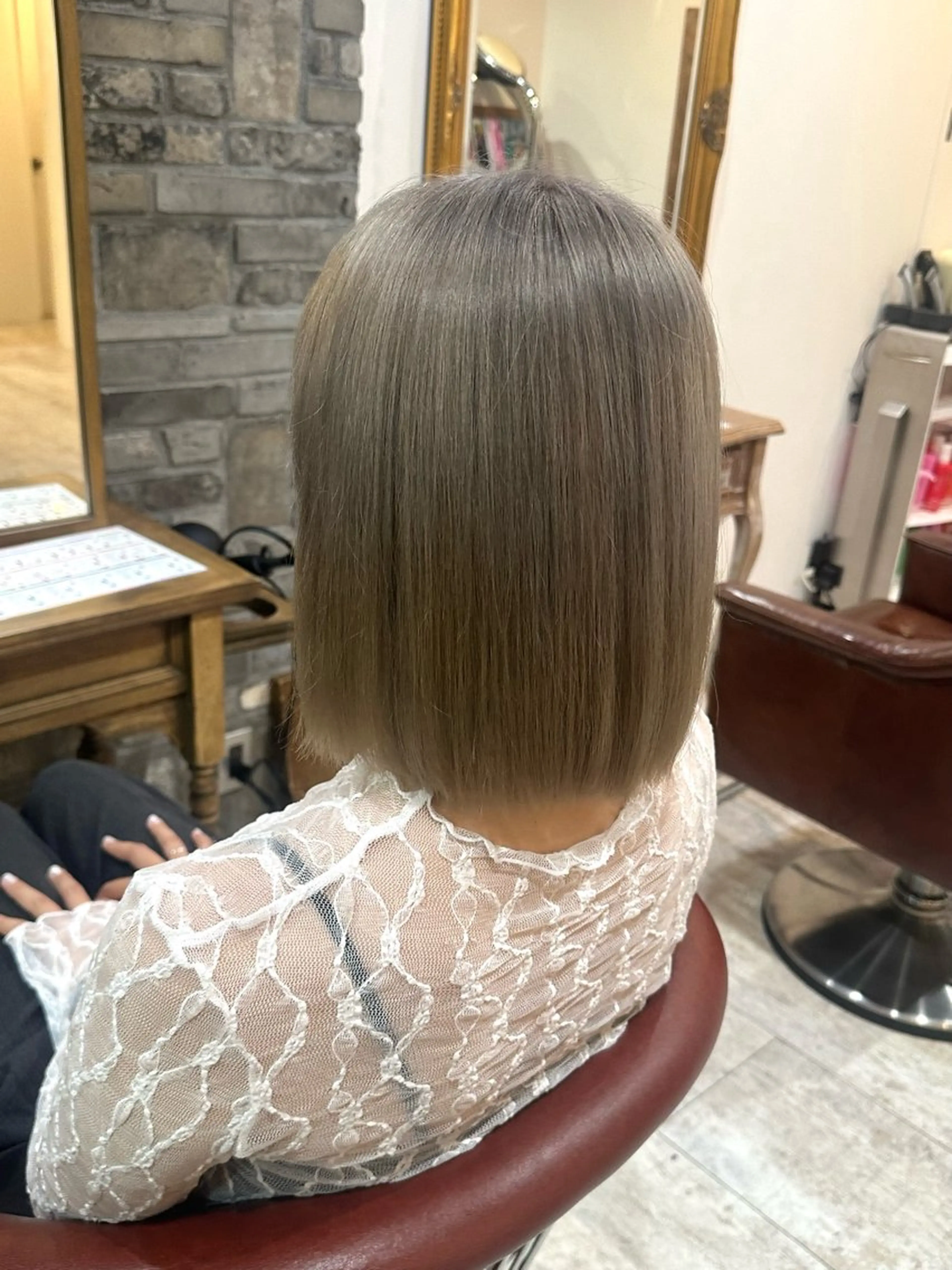 ミディアム カラー ベージュカラー シルバー シルバーベージュ ヘアカラー トリートメント 山之内匠/艶カラー/ ハイトーン/ブリーチのヘアスタイル