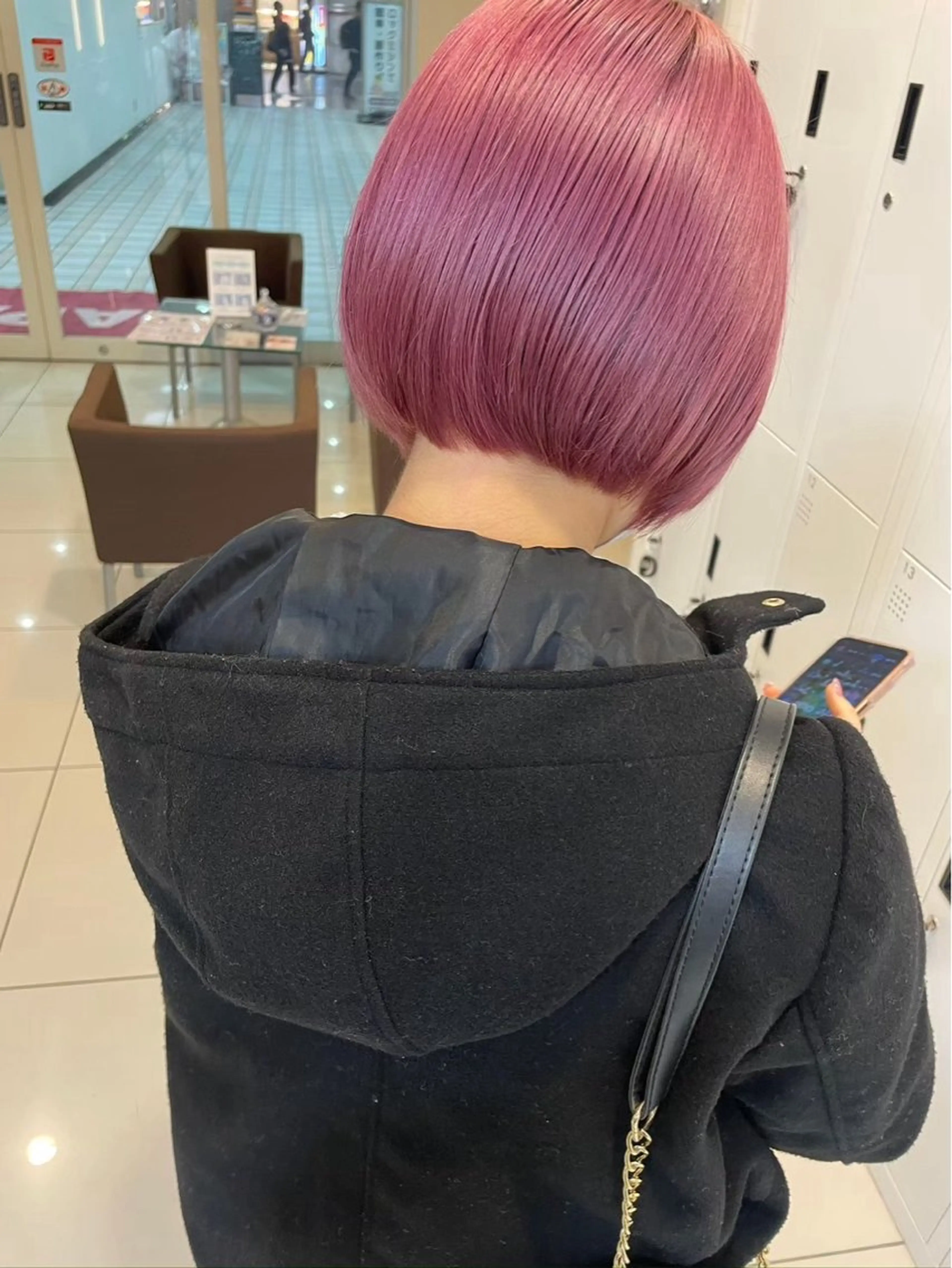 ショート ヘアカラー 藤原 明日里のヘアスタイル