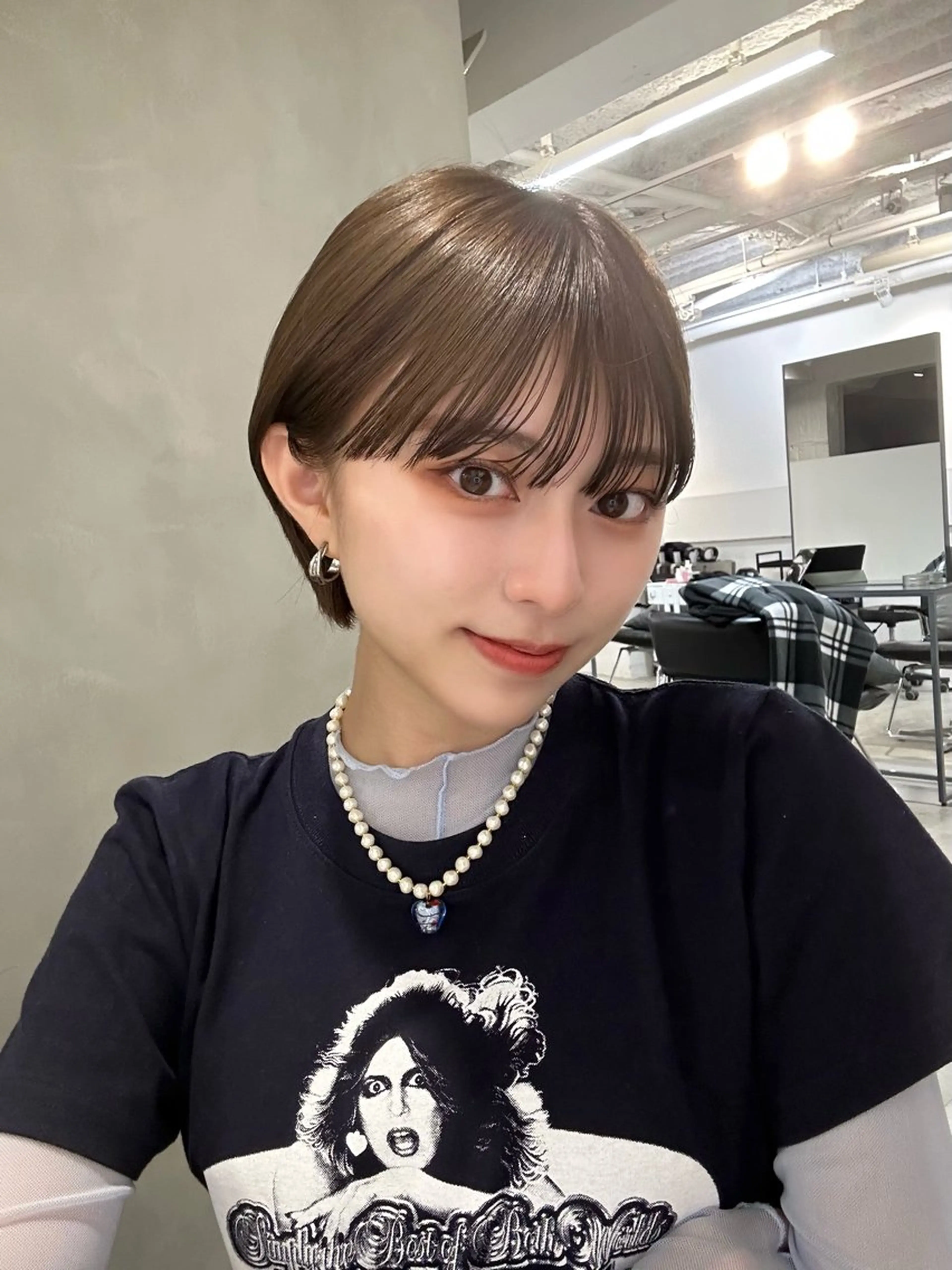 ミディアム カラー グレージュ オリーブグレージュ オリーブグレー サイドバング 小顔カット ❤️ショートカット ・顔周りカット❤️のヘアスタイル