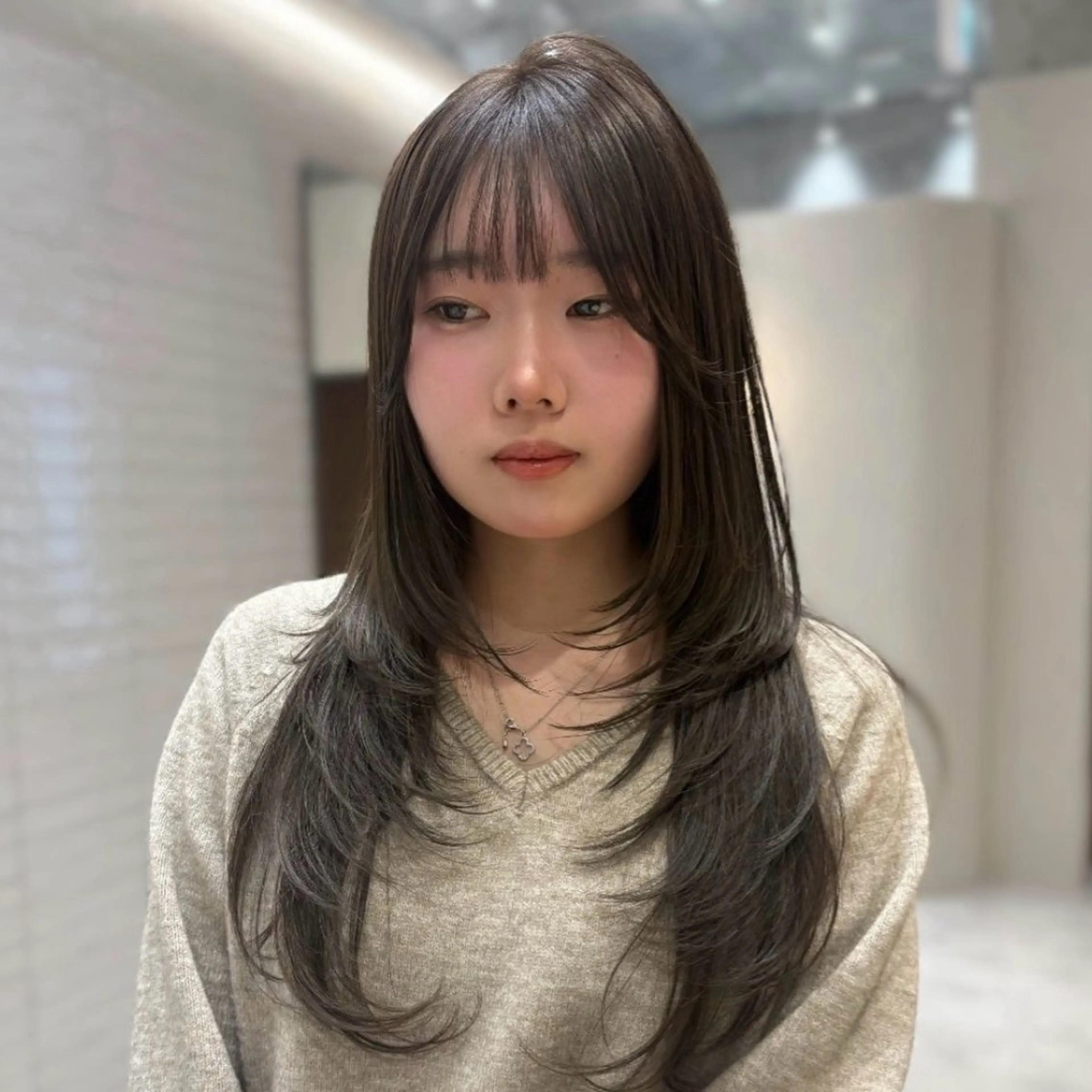 ロング カラー ベージュカラー 透明感カラー オリーブベージュ レイヤーカット カット ヘアカラー トリートメント ナツミ/透明感カラー /酸性縮毛矯正のヘアスタイル