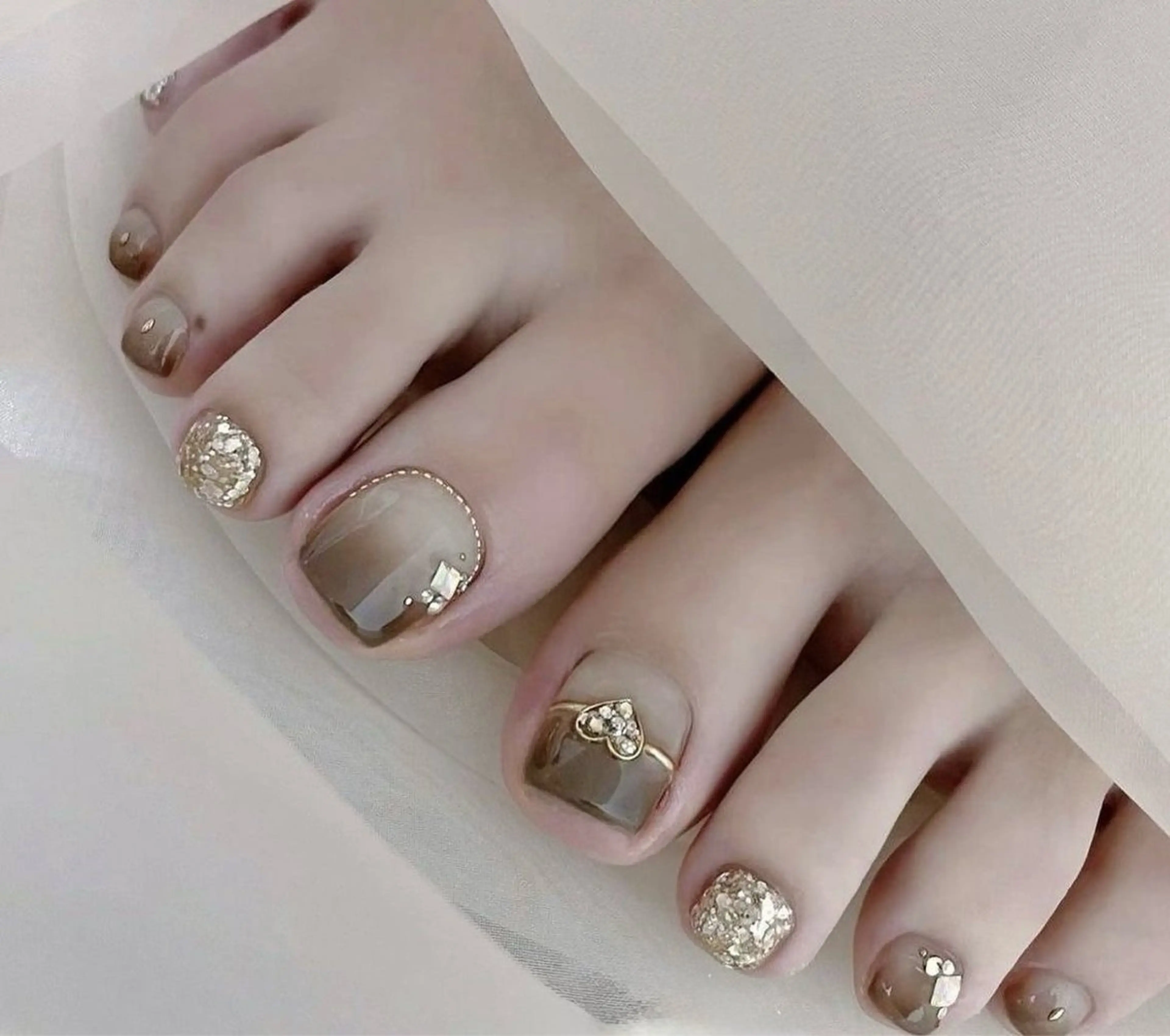 ネイル 長さ出し フレンチネイル グラデーション 卒業式 マグネットネイル フットネイル MIHANA SAKURAのネイルデザイン