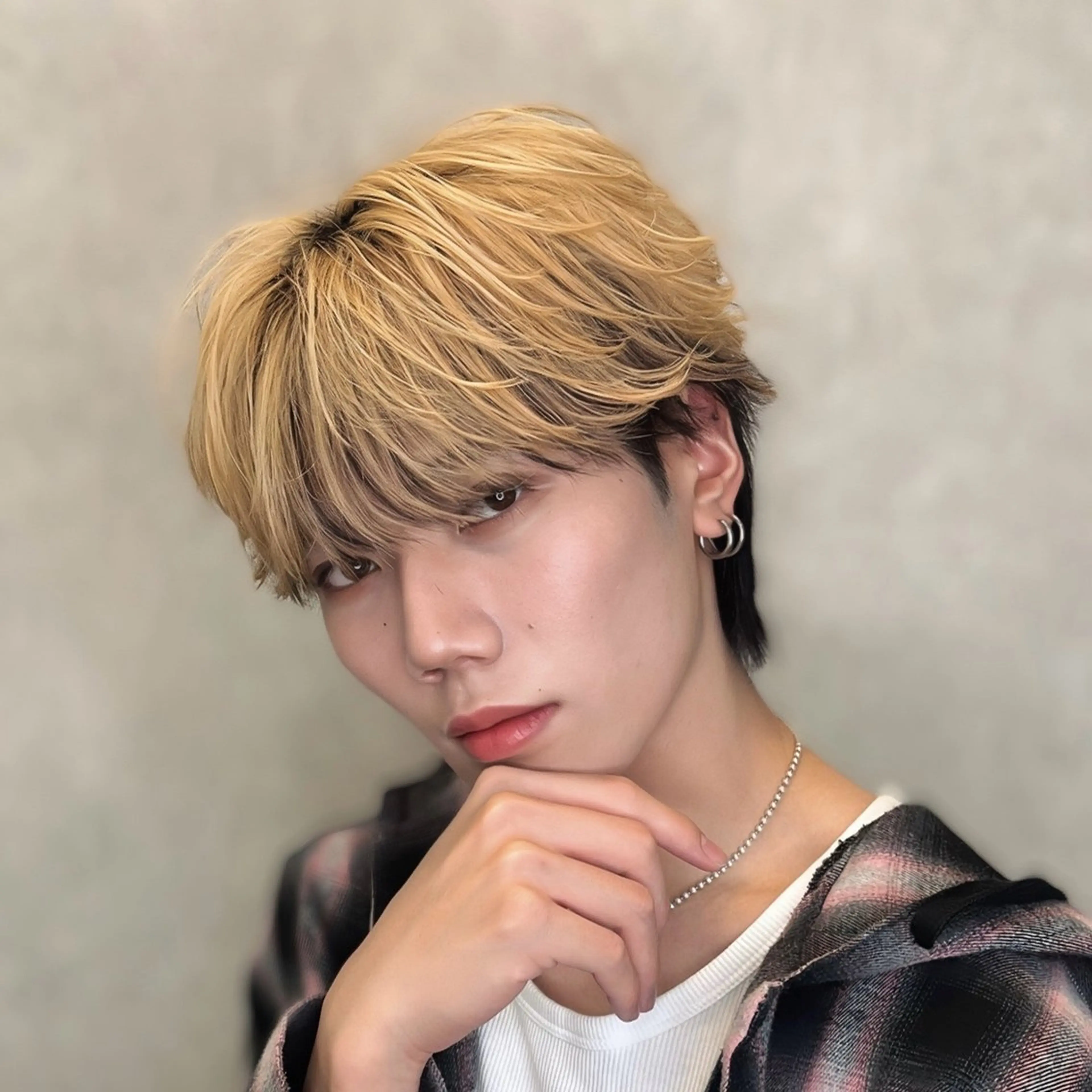 ミディアム メンズ フェザー/ゆるふわ パーマ/鐘ヶ江 航青のヘアスタイル