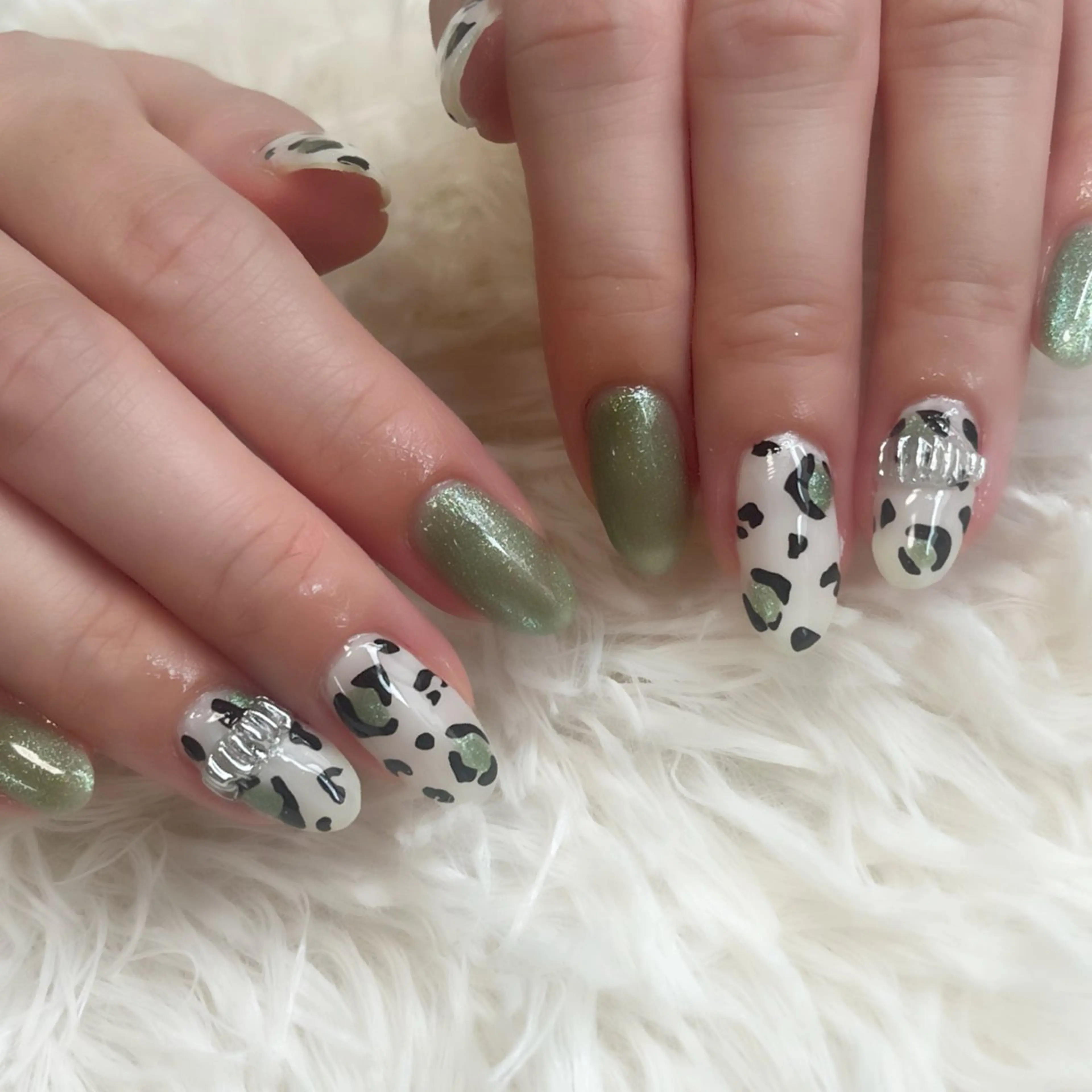 ネイル アニマル柄 キラキラネイル ロングネイル マグネットネイル ハンドネイル 島田 亜紀のネイルデザイン