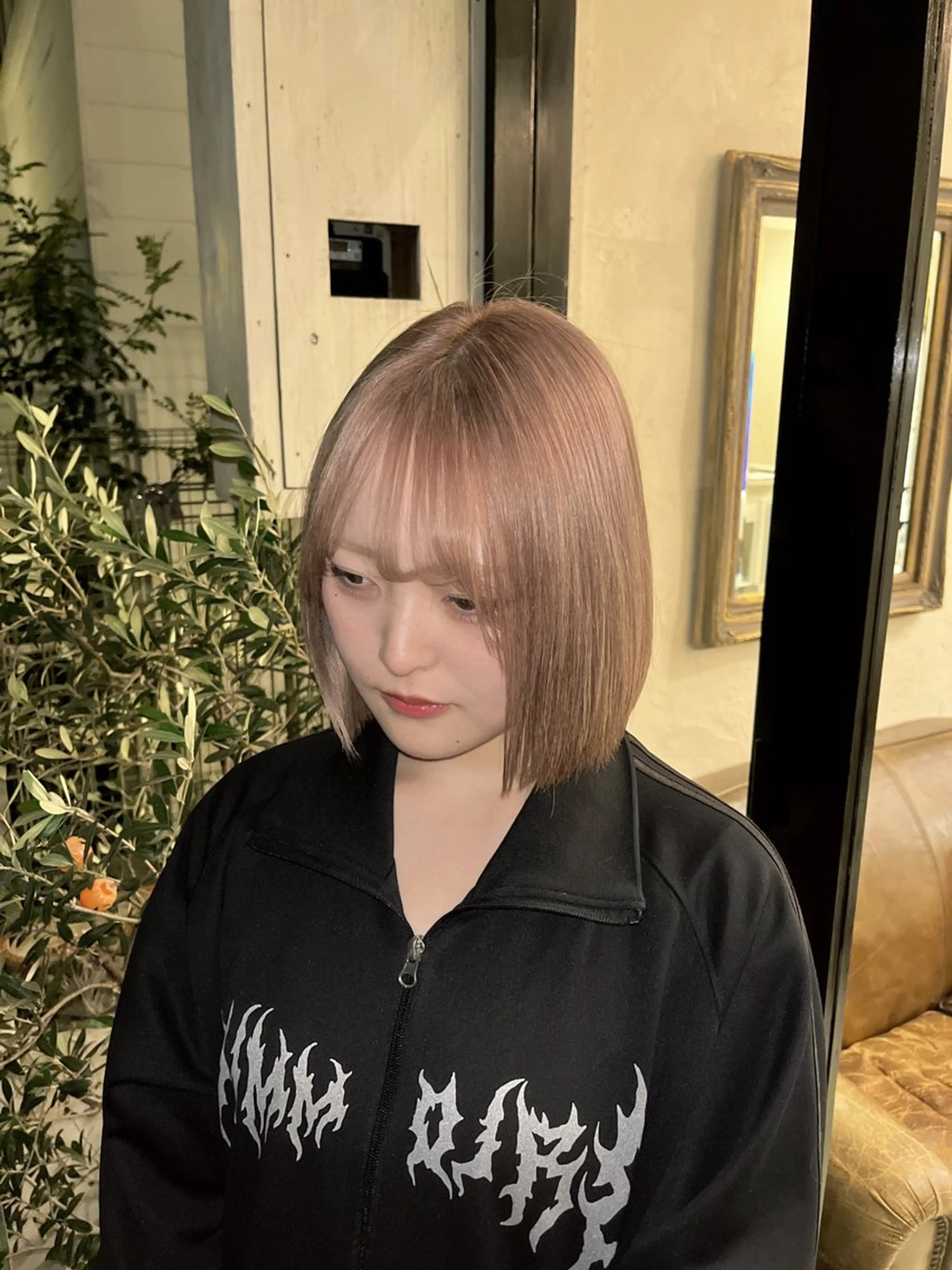 カラー ヘアカラー トリートメント りく　レイヤーカット ケアブリーチのヘアスタイル