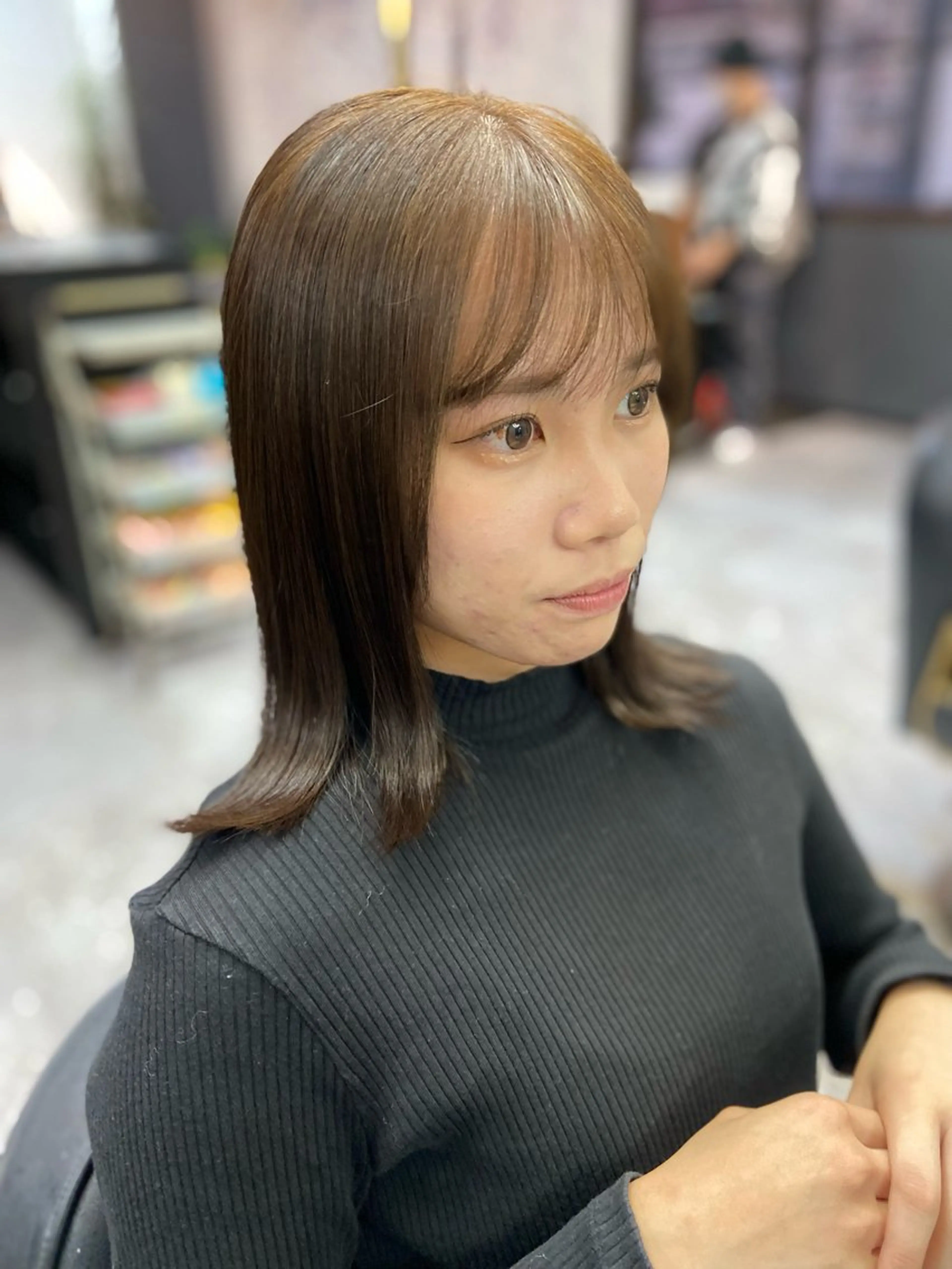 ミディアム アッシュ 瀧下 唯のヘアスタイル