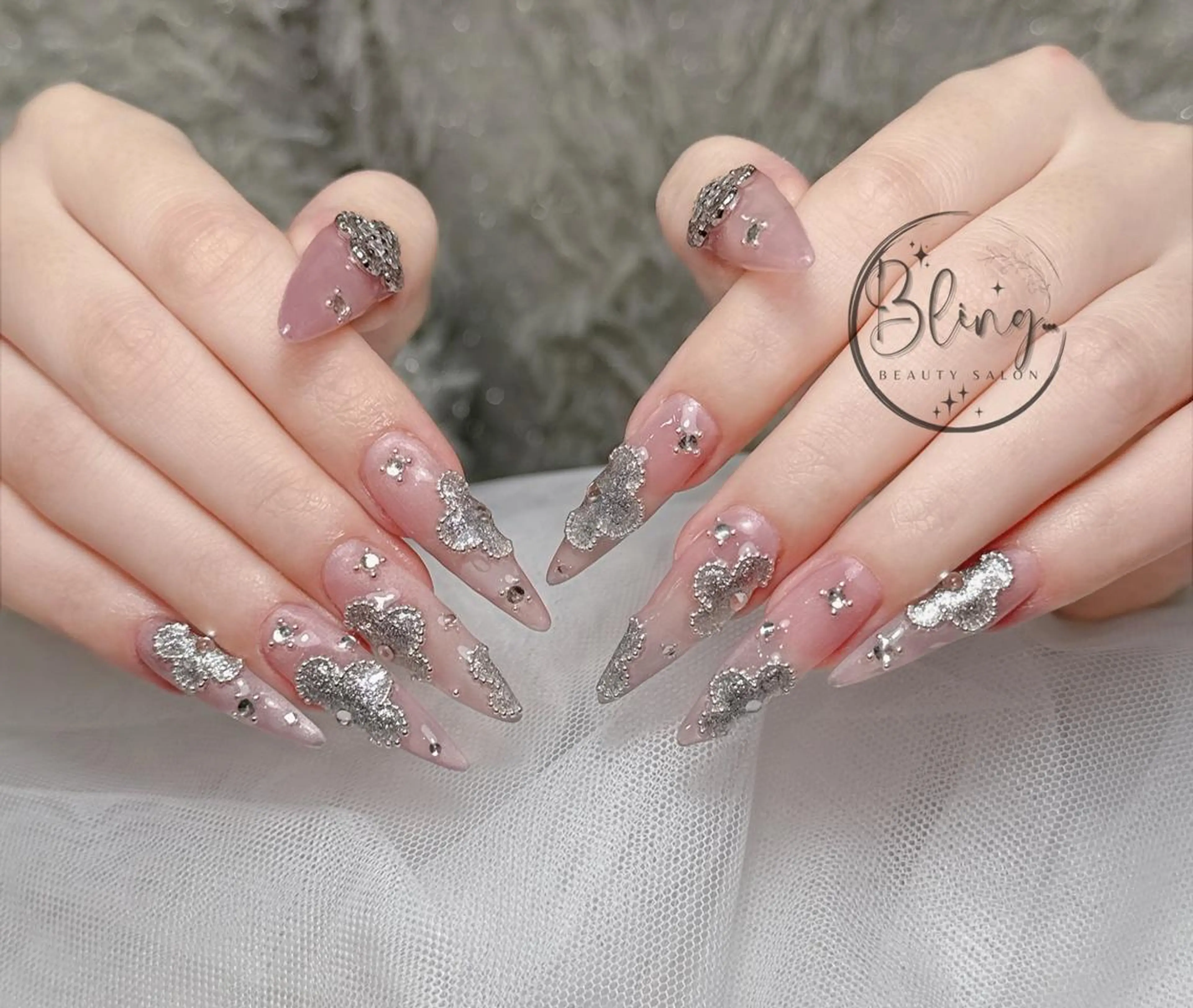 ロング 韓国風ヘア ハンドネイル Bling Salonのネイルデザイン