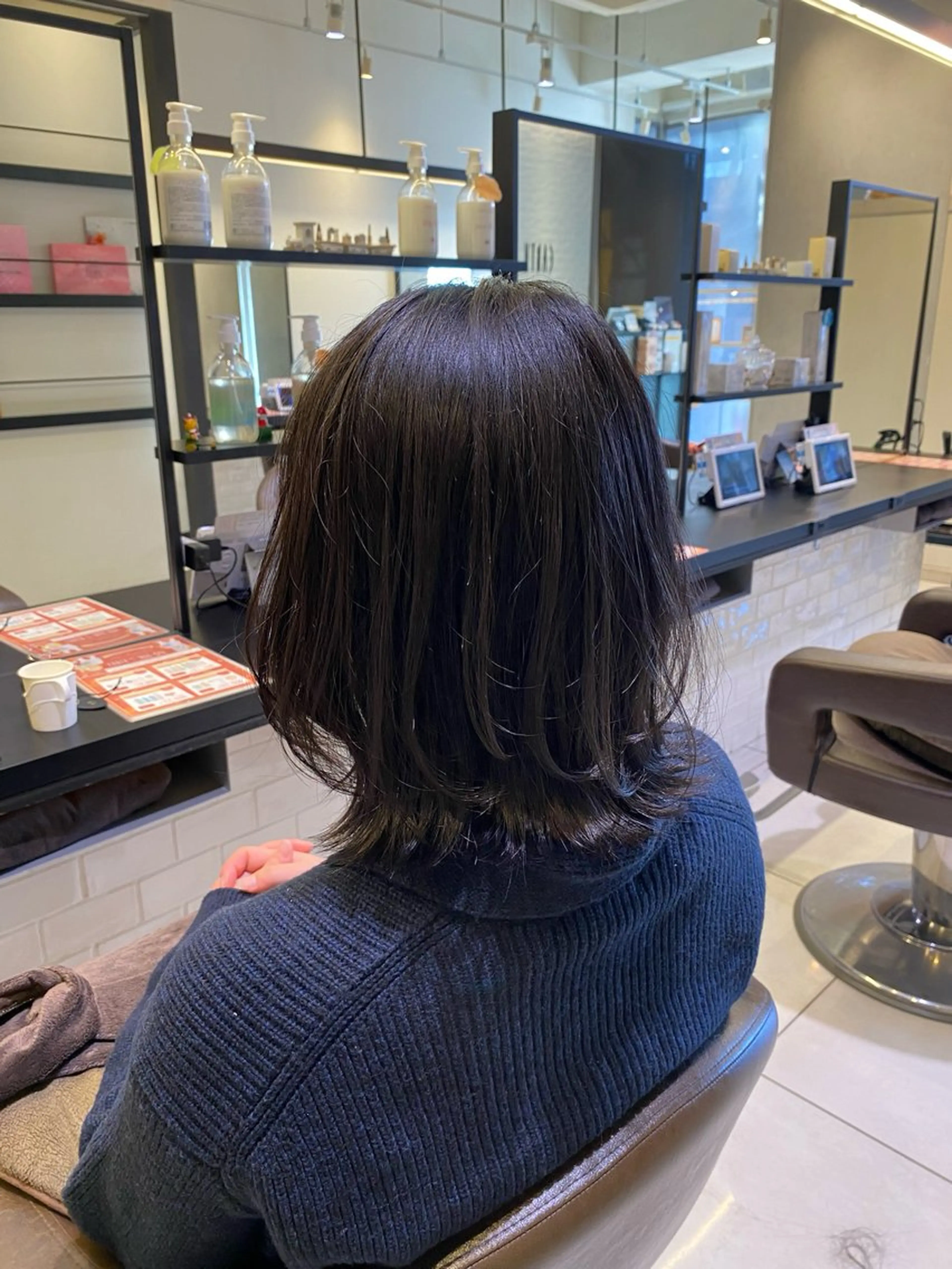 ミディアム 外ハネヘア earth南柏所属・野老 海音のヘアスタイル