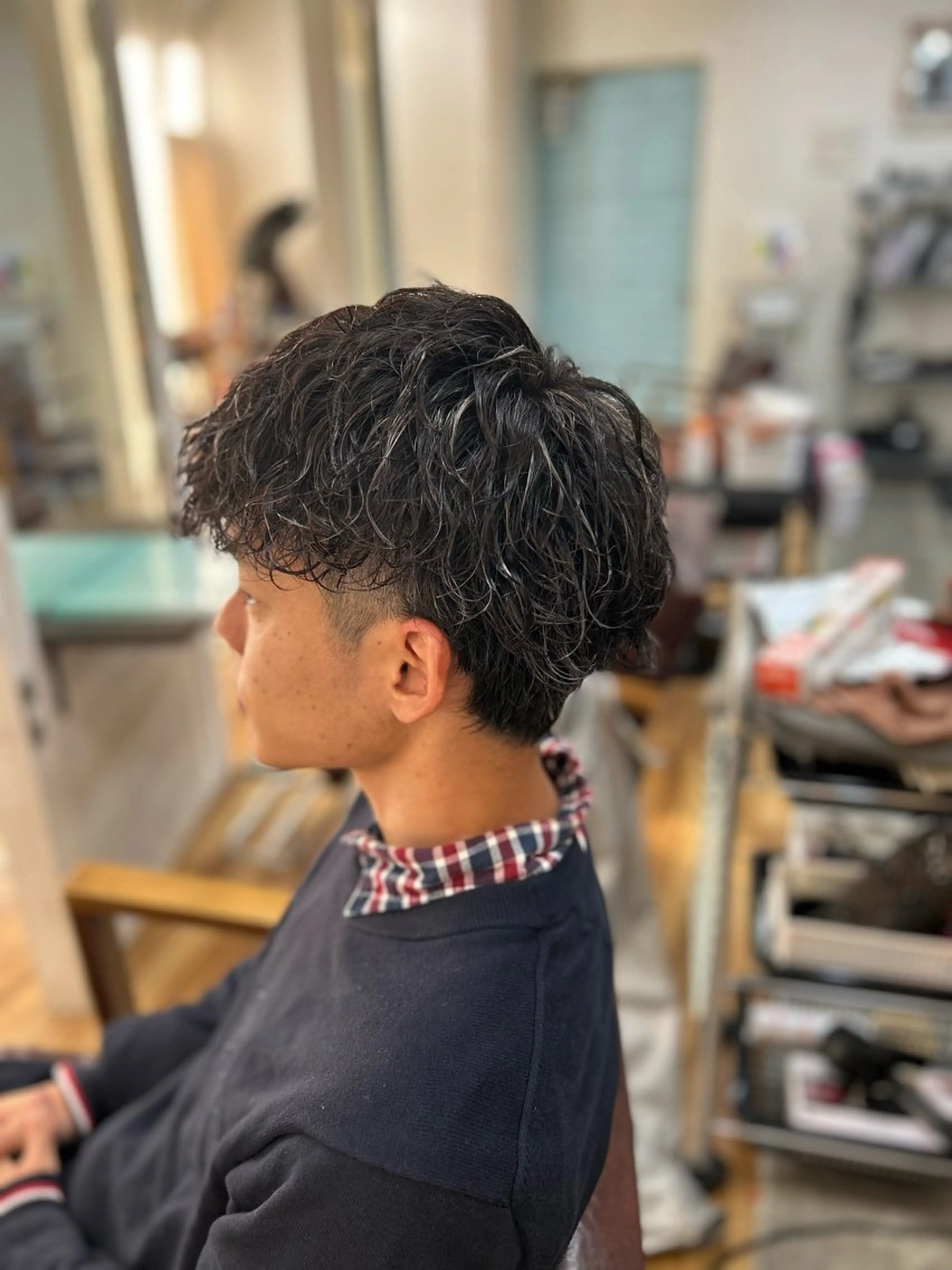 ショート カラー パーマ メンズ メンズハイライト メンズパーマ 波巻きパーマ ハイライトカラー ハイライト カット ヘアカラー パーマ CECIL hair なんば店所属・メンズパーマ 艶髪☆店長☆有馬のヘアスタイル