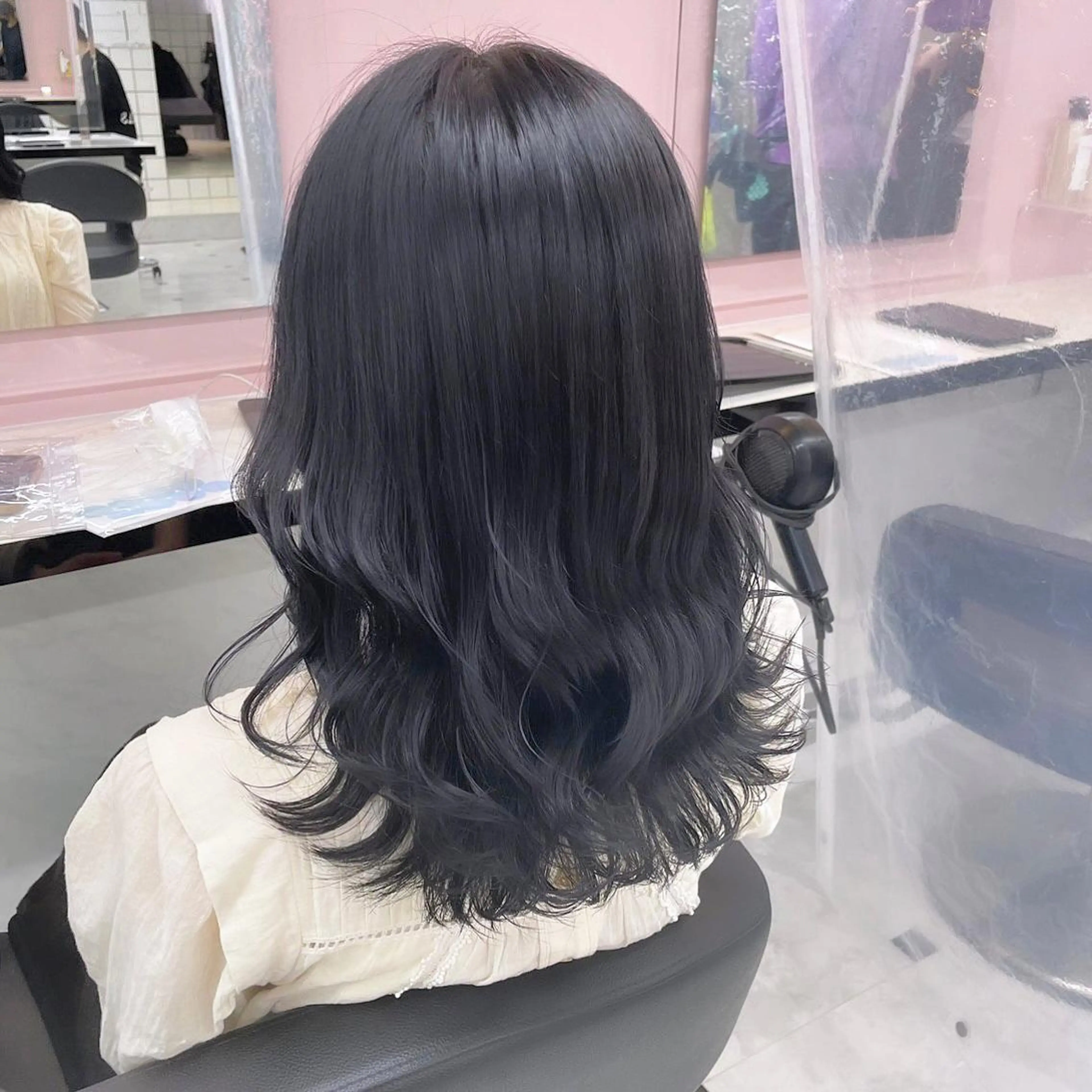 ロング EMIL/上野駅近 /ブリーチ縮毛矯正のヘアスタイル