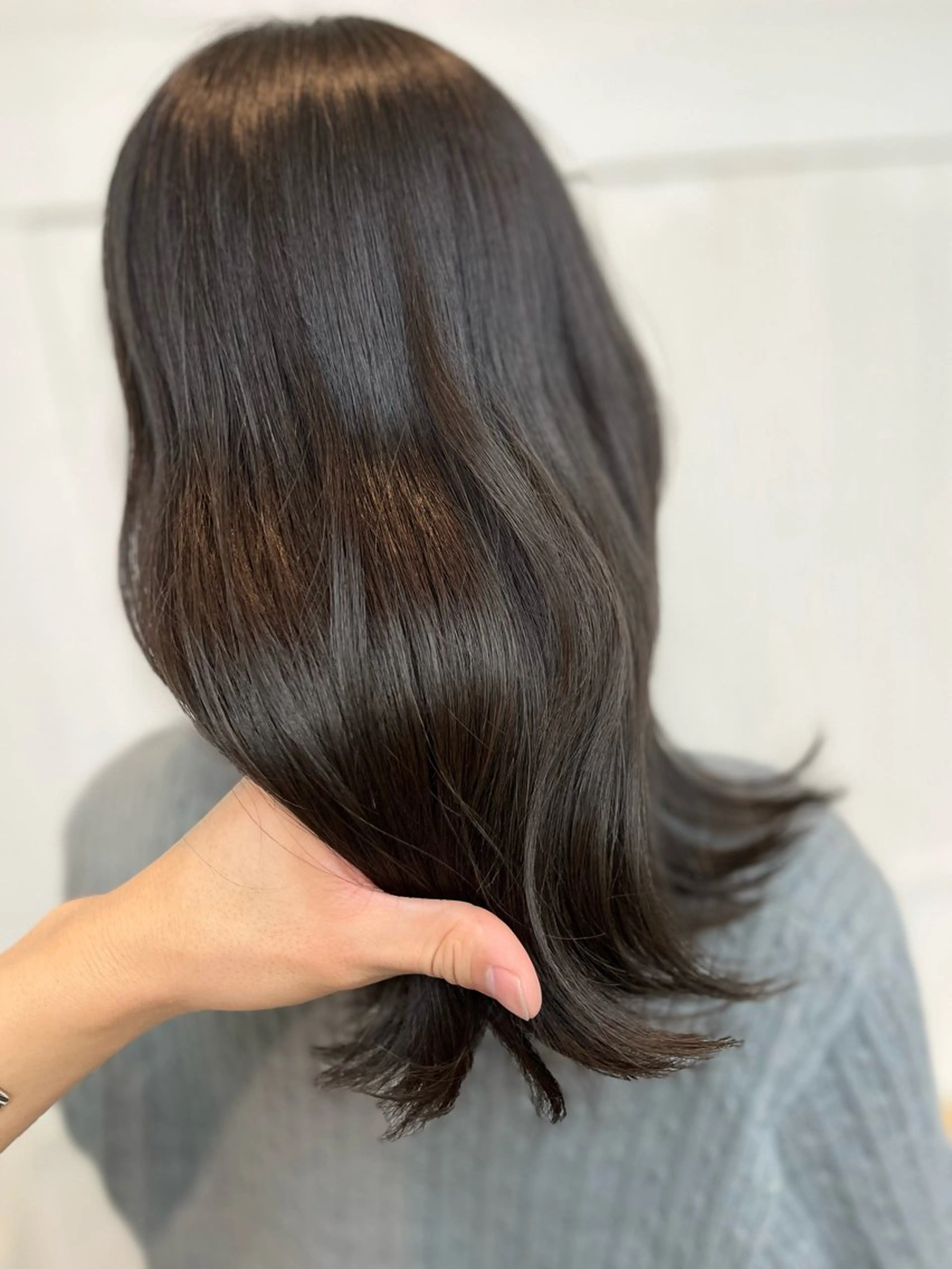 セミロング カラー パーマ ヘアアレンジ メンズ ブラウンカラー 透明感カラー カット ヘアカラー トリートメント ヘッドスパ ヘアセット 二ヶ月綺麗が続く デザイン/星野六三四のヘアスタイル