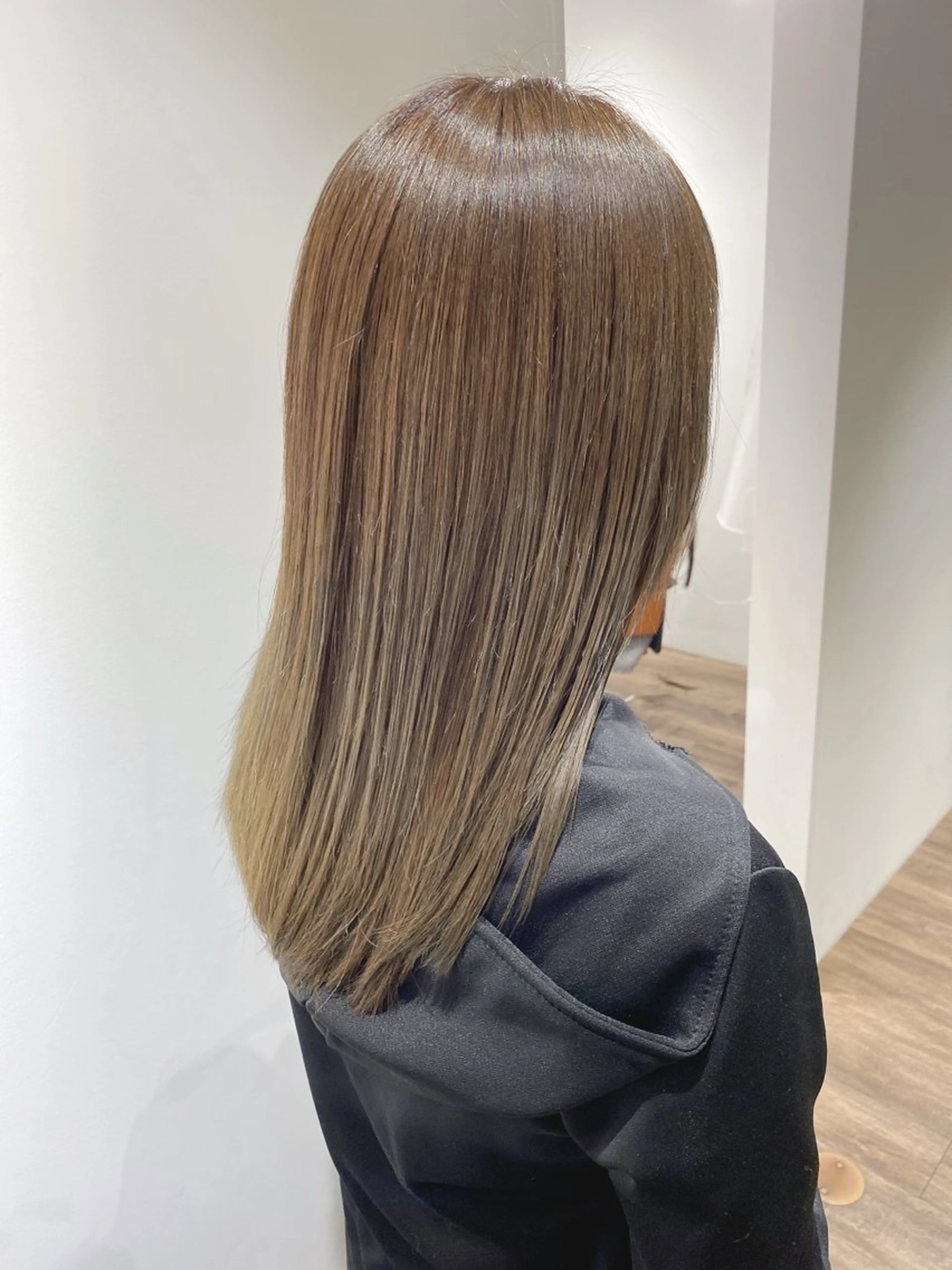 カット+白髪染め+透明感カラー+髪質改善トリートメントの写真