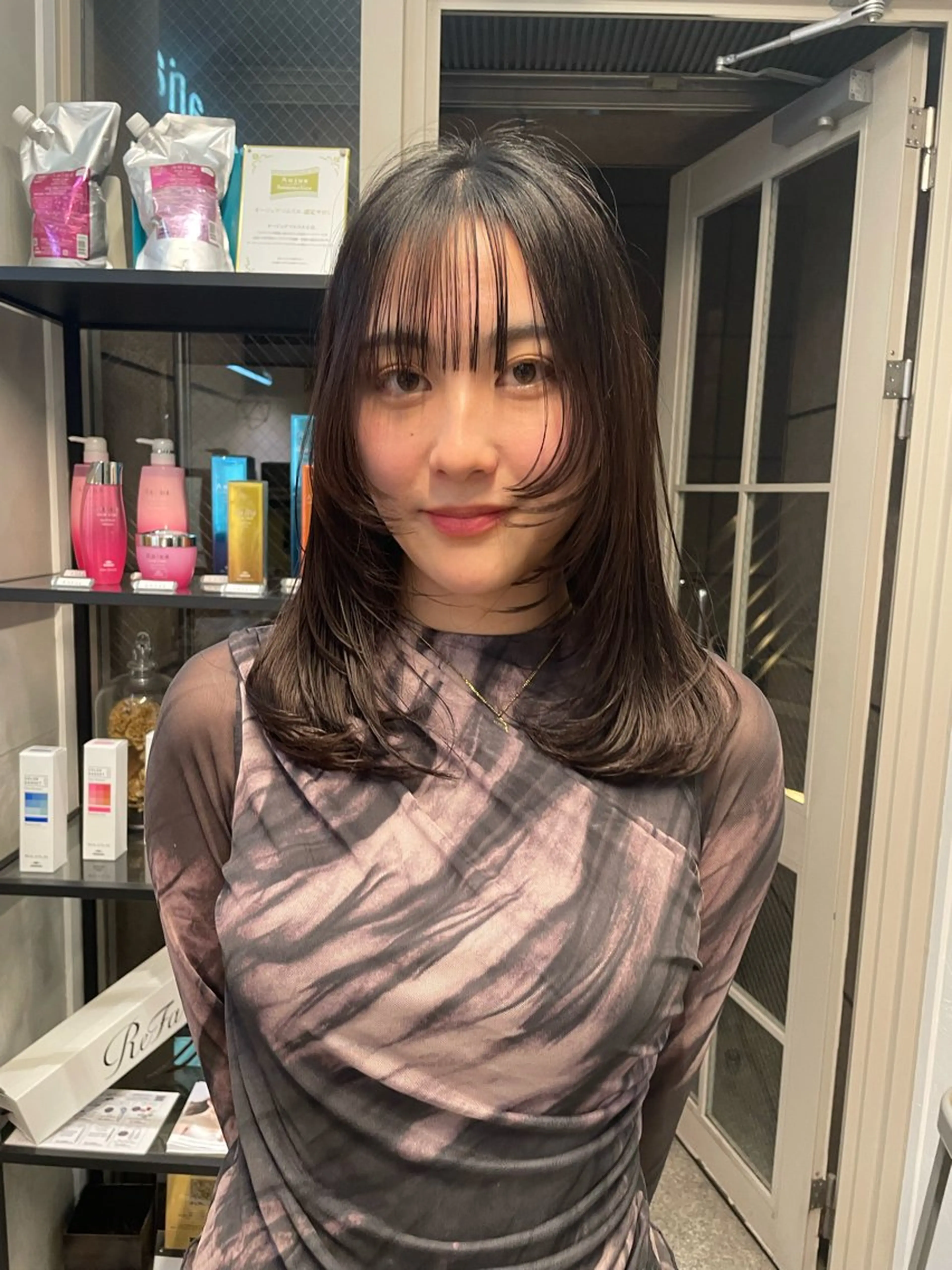 セミロング カット トリートメント ミルクティー× グレージュMOMOのヘアスタイル