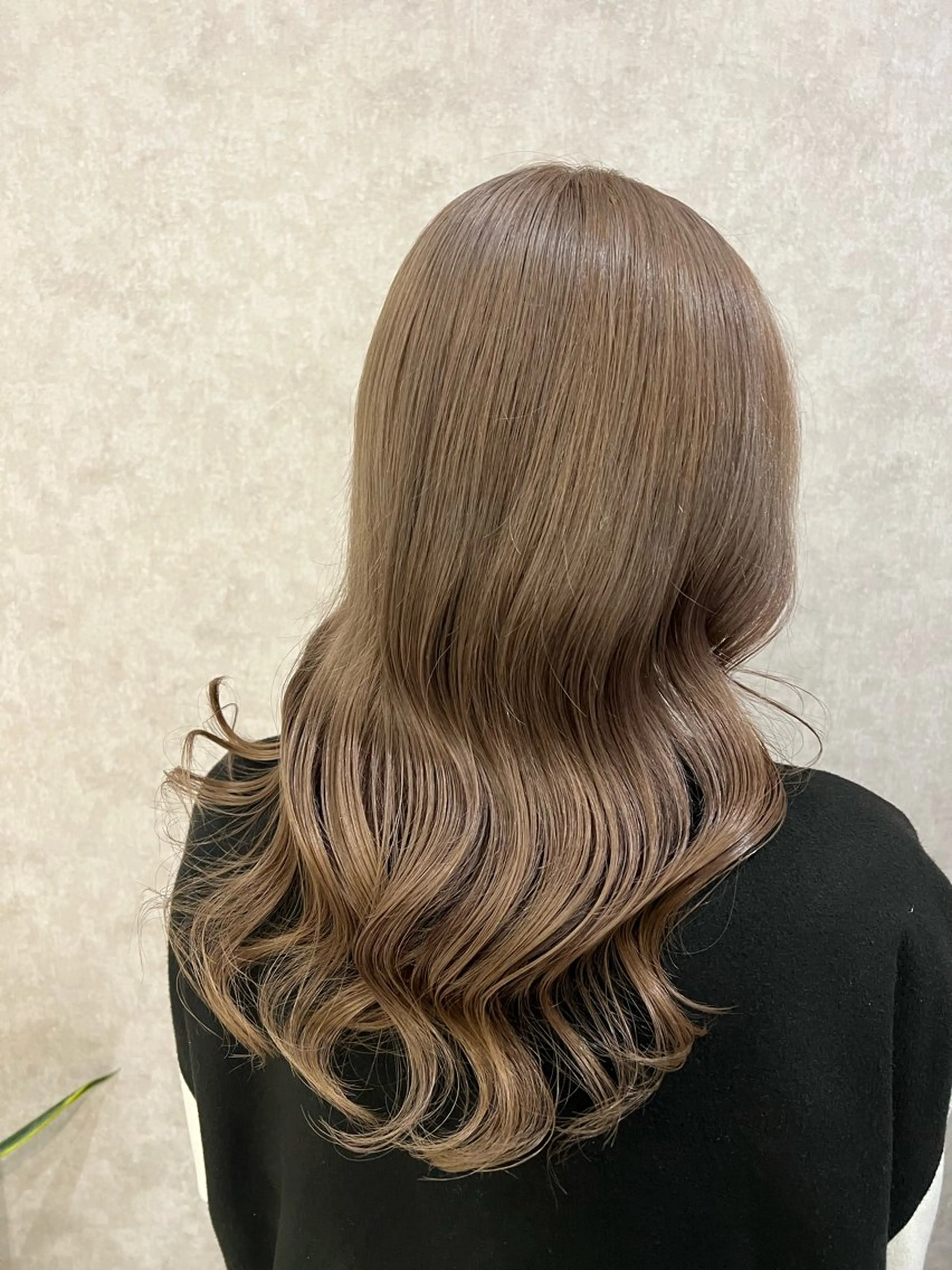 セミロング Rio/ヘアセット/ ハイトーンカラーのヘアスタイル