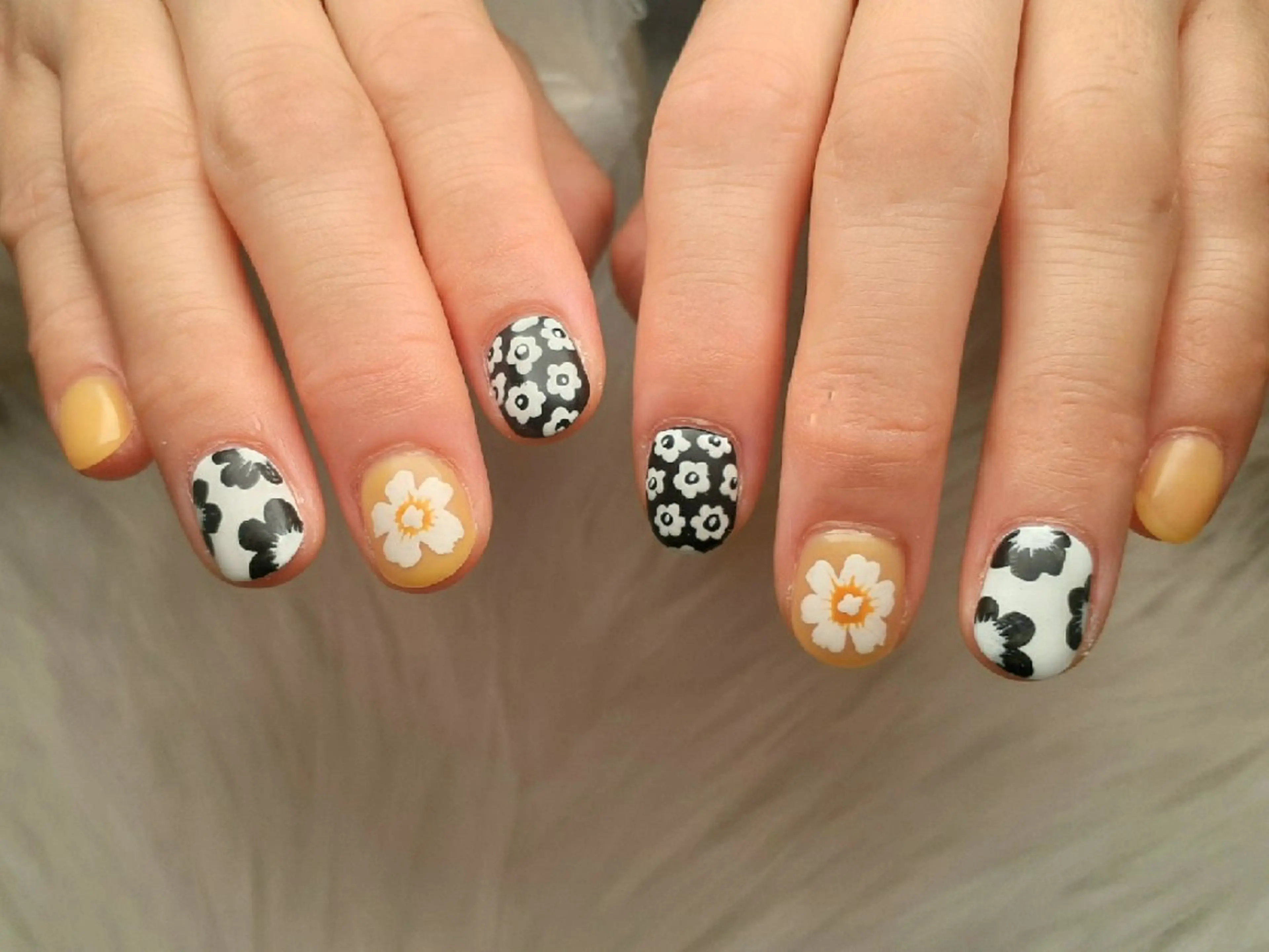 ネイル ハンドネイル ハンドケア peTiT saori🌼のネイルデザイン