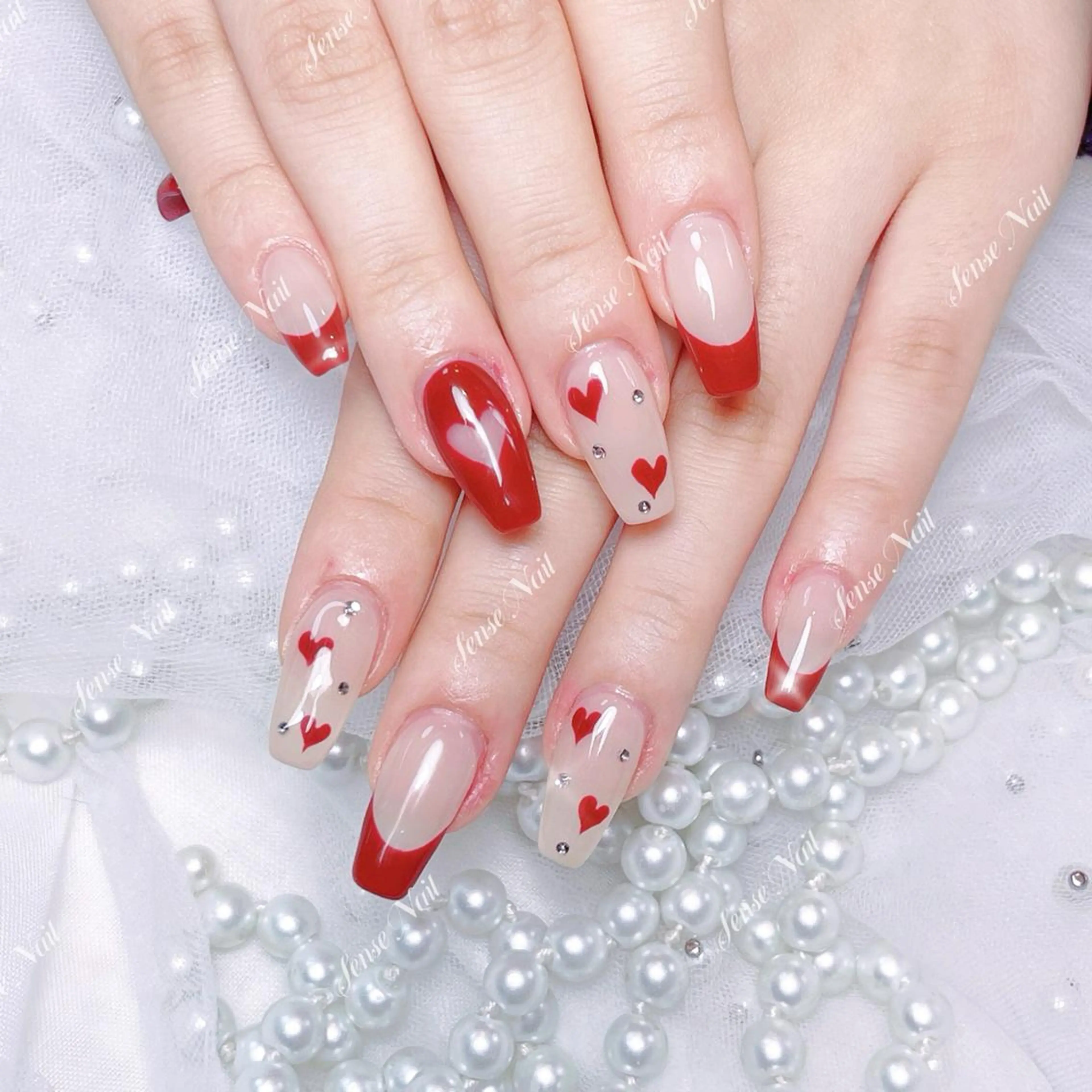 ネイル Queening 🦋のネイルデザイン