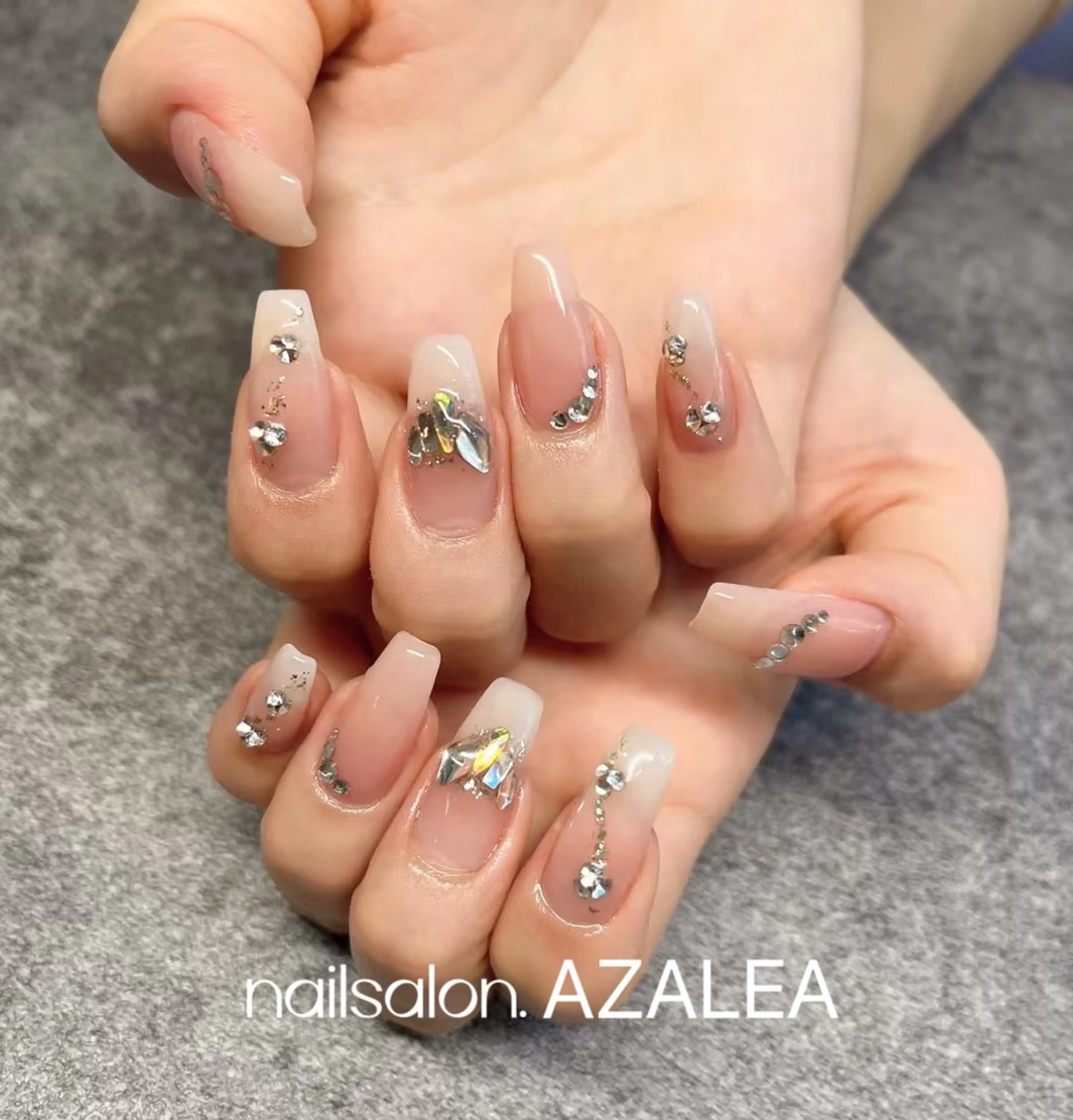 ネイル R inのネイルデザイン