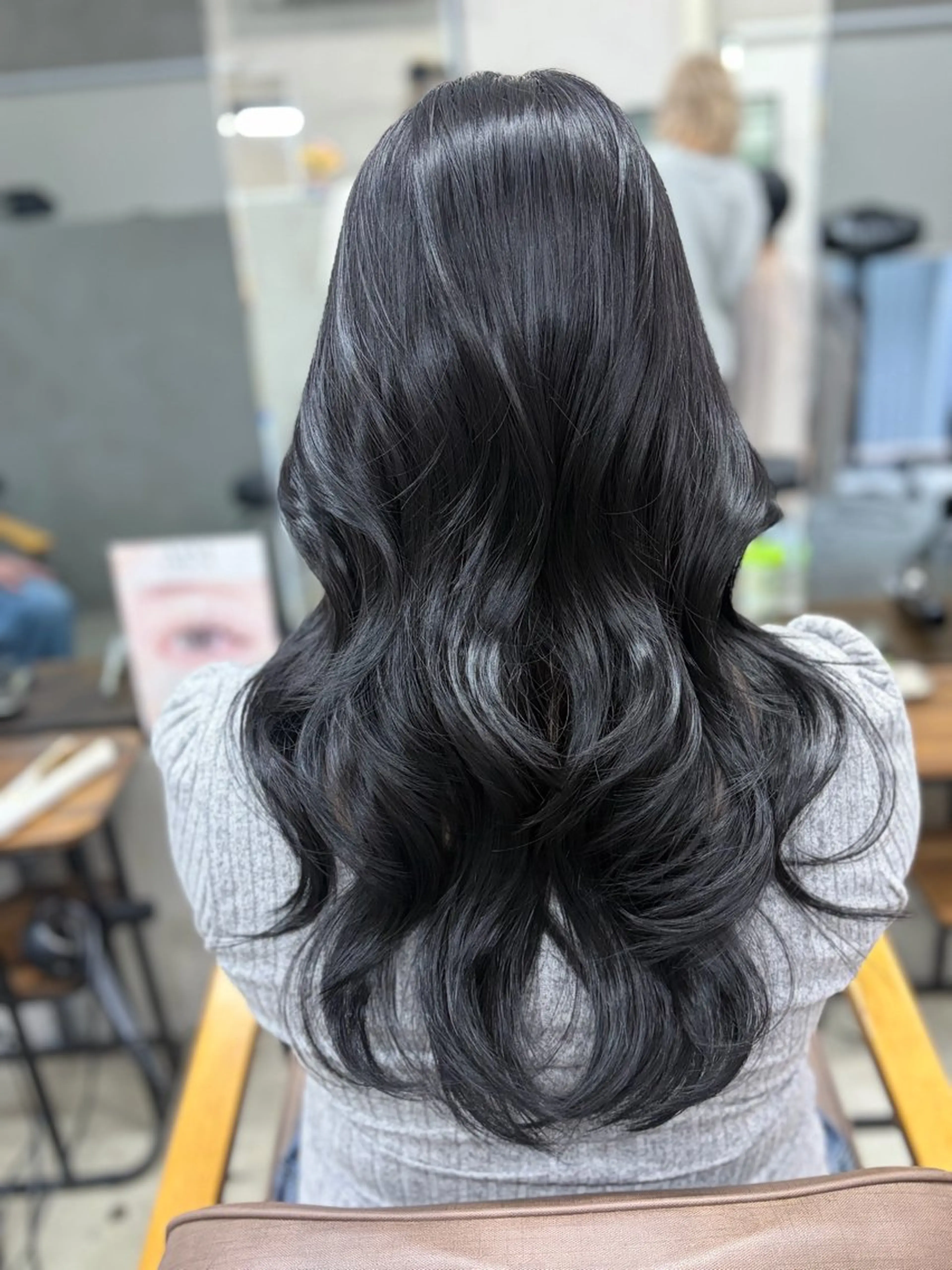 ロング カット ヘアカラー maya レイヤーカットのヘアスタイル