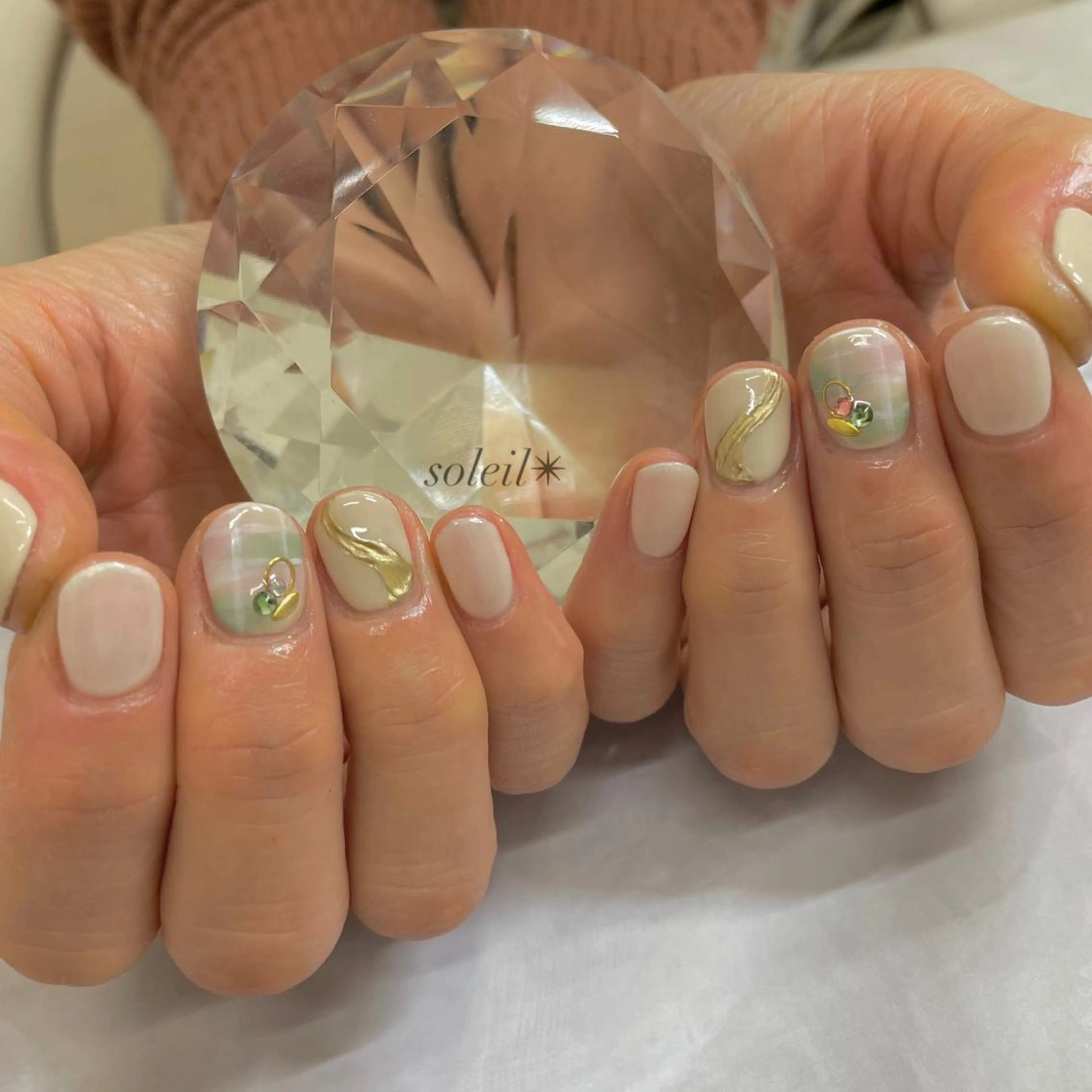 ネイル フラッシュネイル ジェルネイル ラメ(グリッター) ミラーネイル ニュアンスネイル 粟津 美紀のネイルデザイン