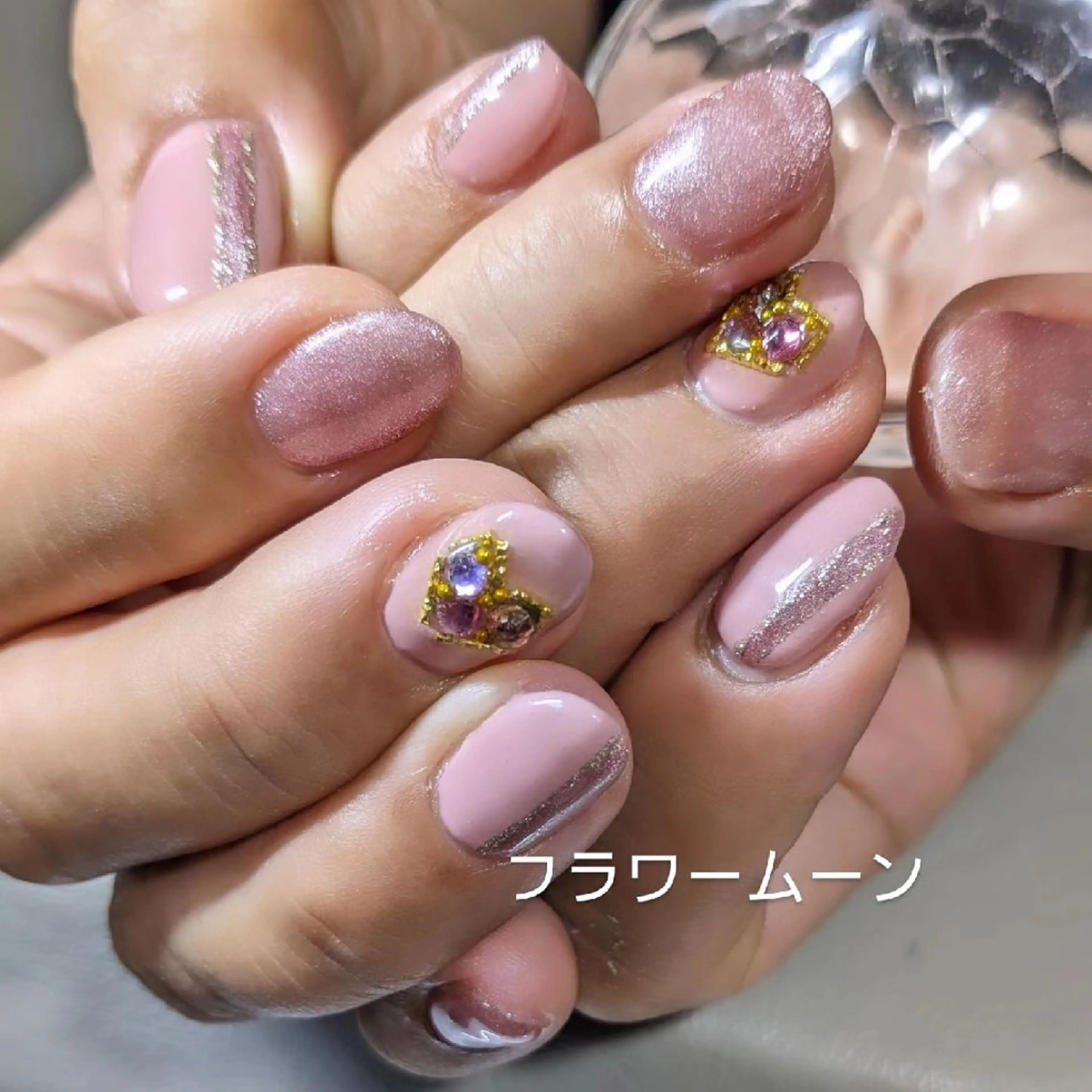 ネイル マグネットネイル フラワー ムーンのネイルデザイン
