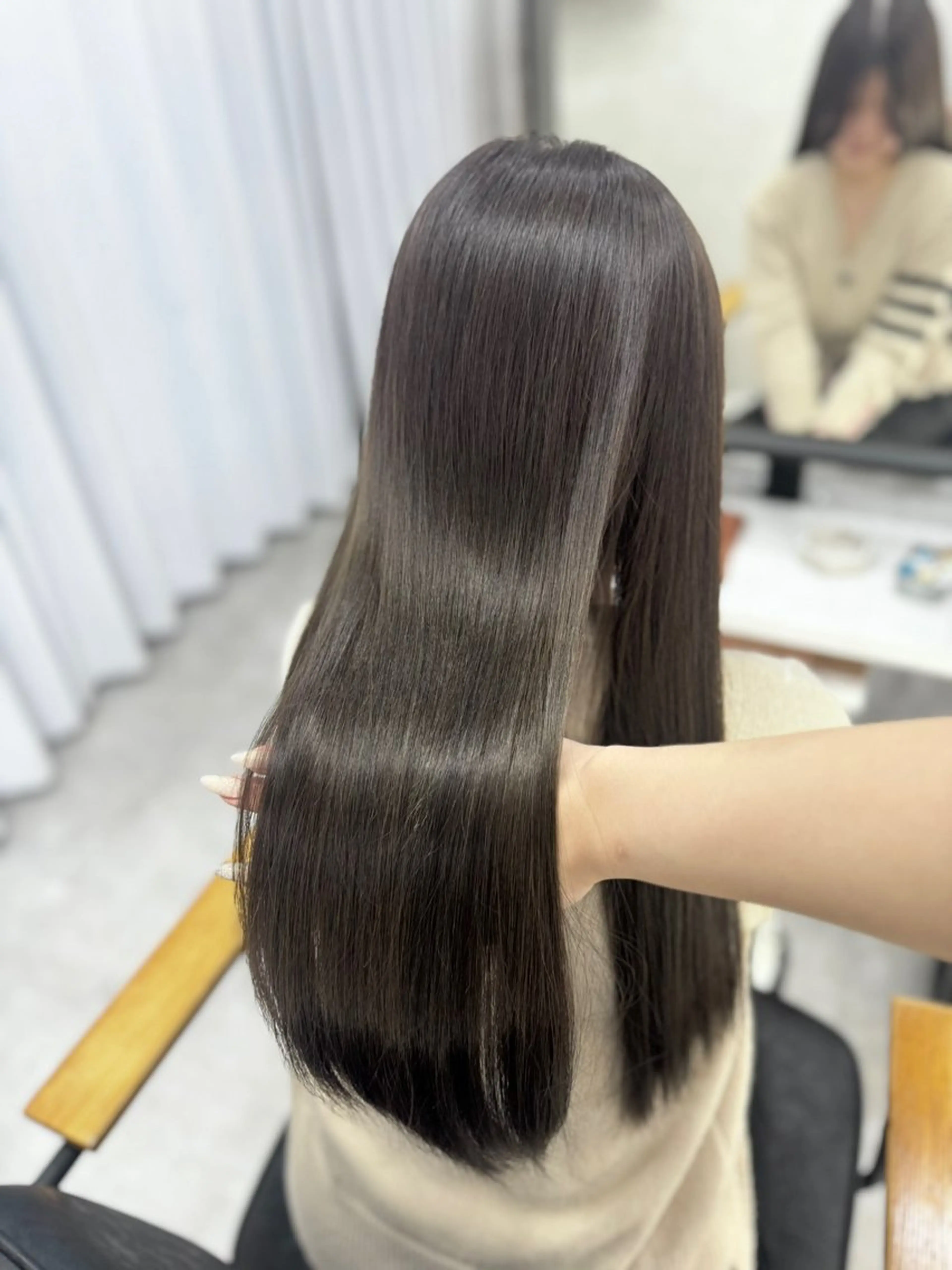 ロング カラー ベージュカラー ブリーチ ブラウンカラー ショコラブラウン ショコラグレージュ カット ヘアカラー トリートメント 赤み無し柔らかカラー 【梅田】madokaのヘアスタイル