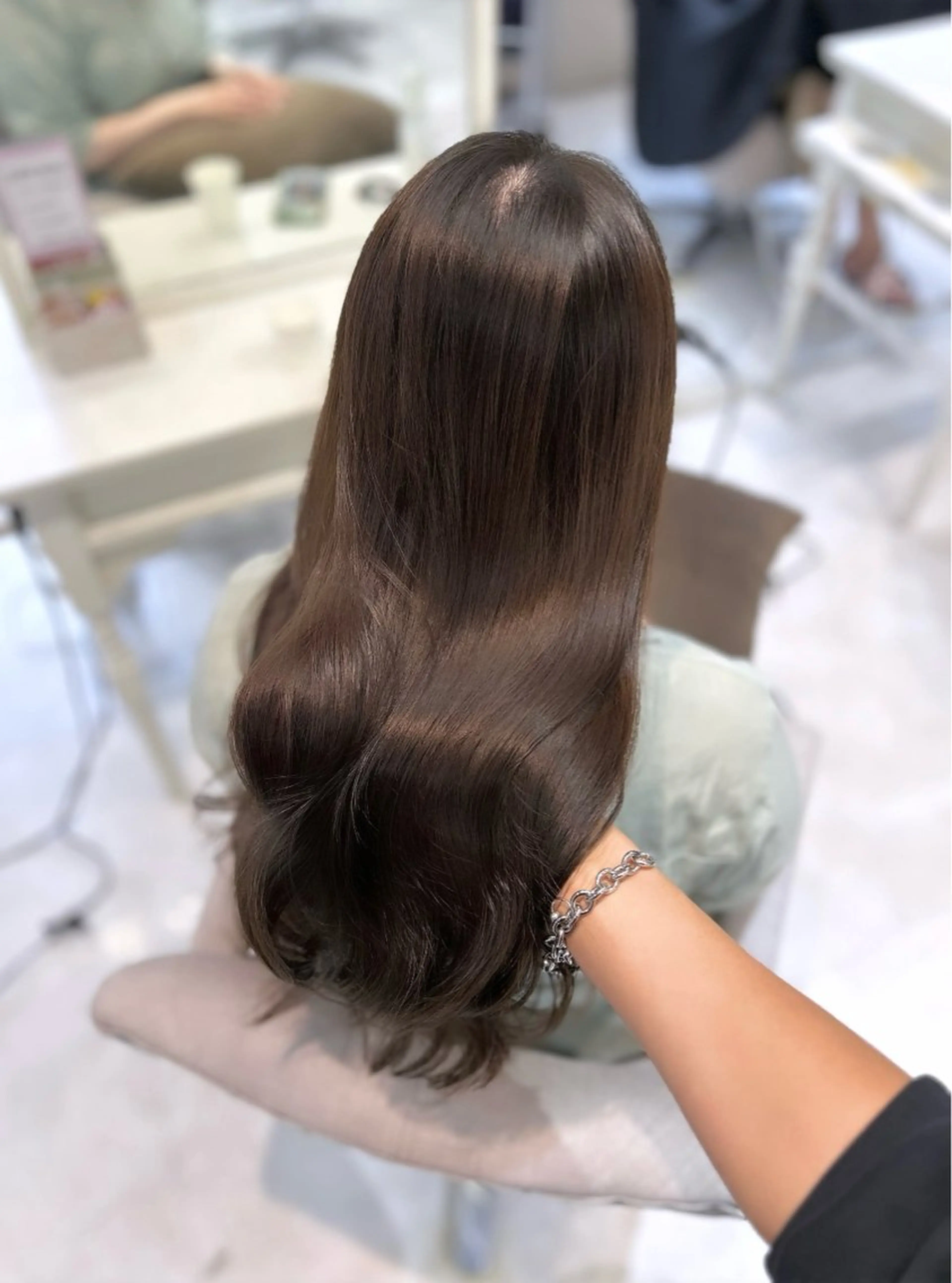 ロング ケアカラー チョコレートブラウン カット ヘアカラー トリートメント 髪質改善× ブリーチなしyutoのヘアスタイル