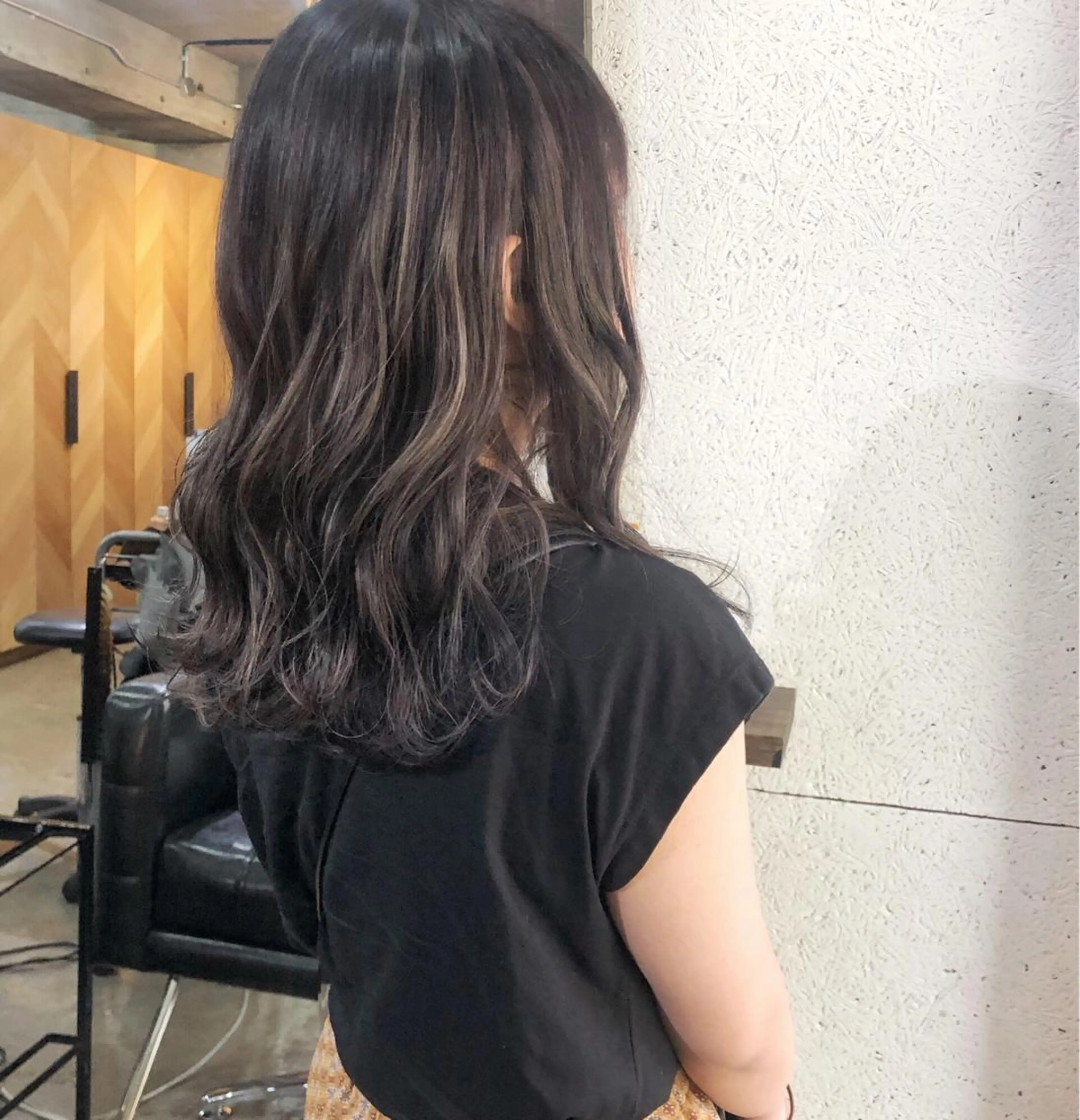 ロング カラー ネイル ハイライトカラー バイオレットカラー ハイライト 中山 天地のヘアスタイル