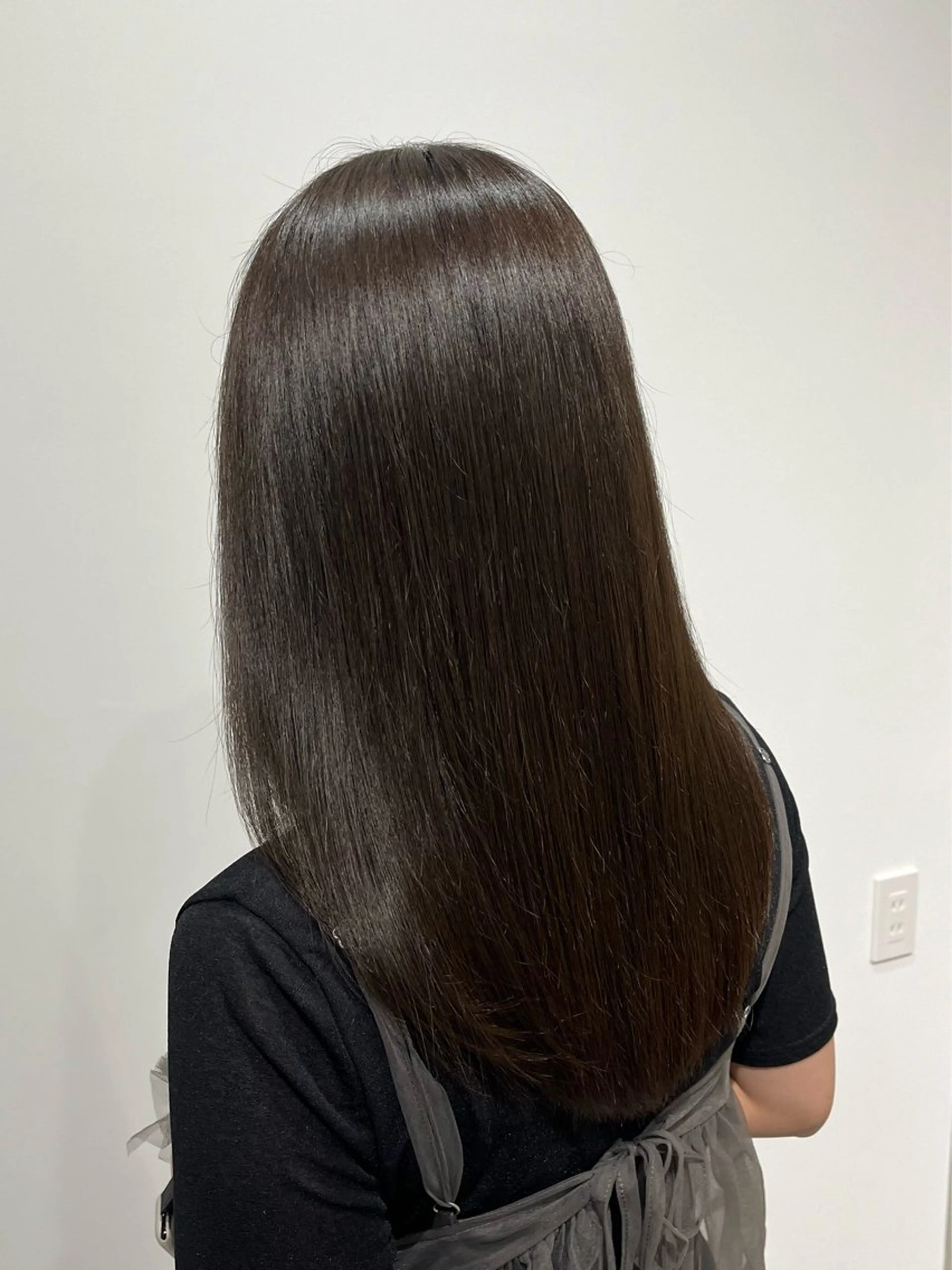 セミロング カラー グレージュ オリーブグレージュ オリーブグレー トリートメント カット ヘアカラー トリートメント 西田 歩果のヘアスタイル