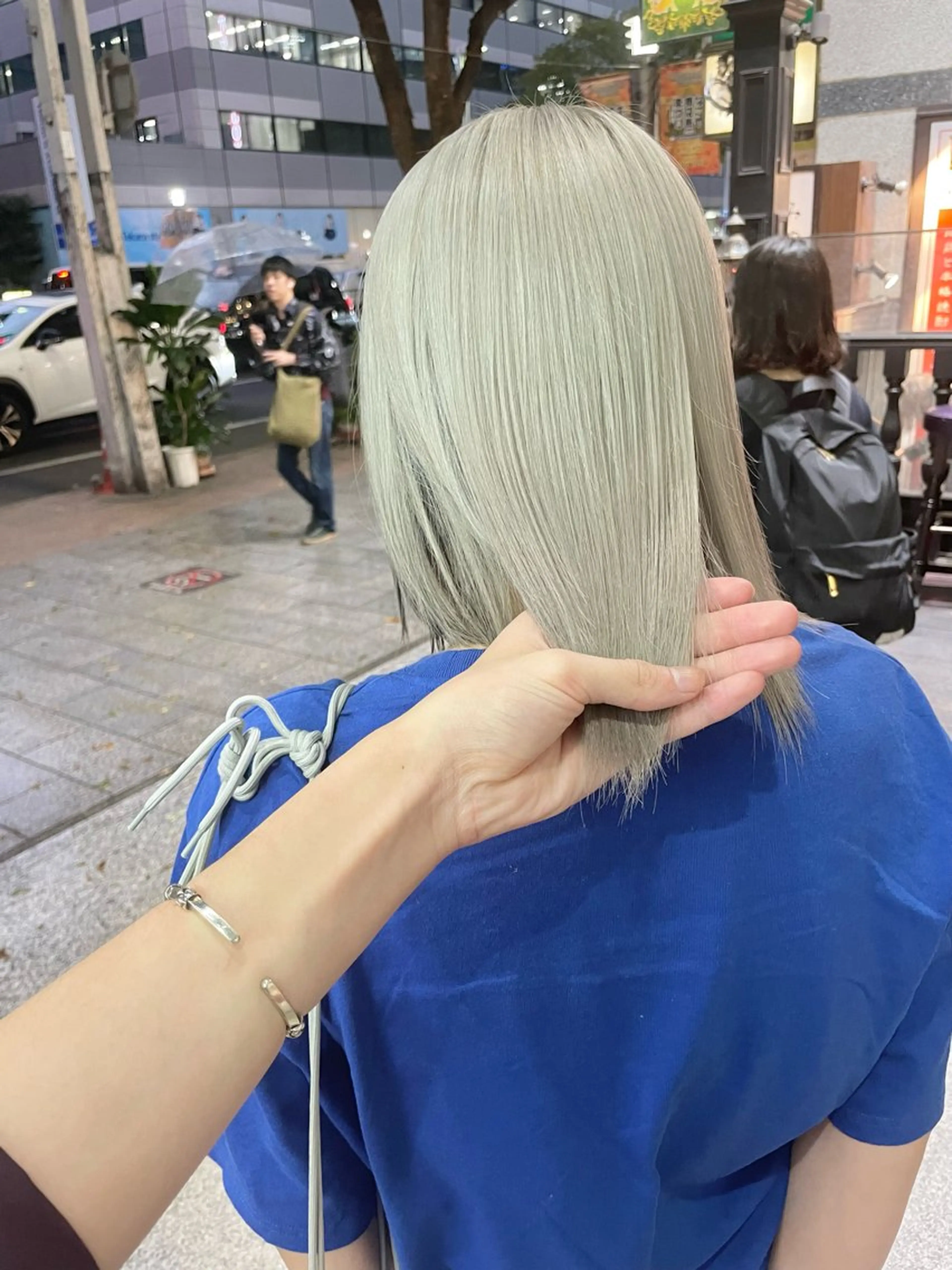 ミディアム インク 美容院のヘアスタイル