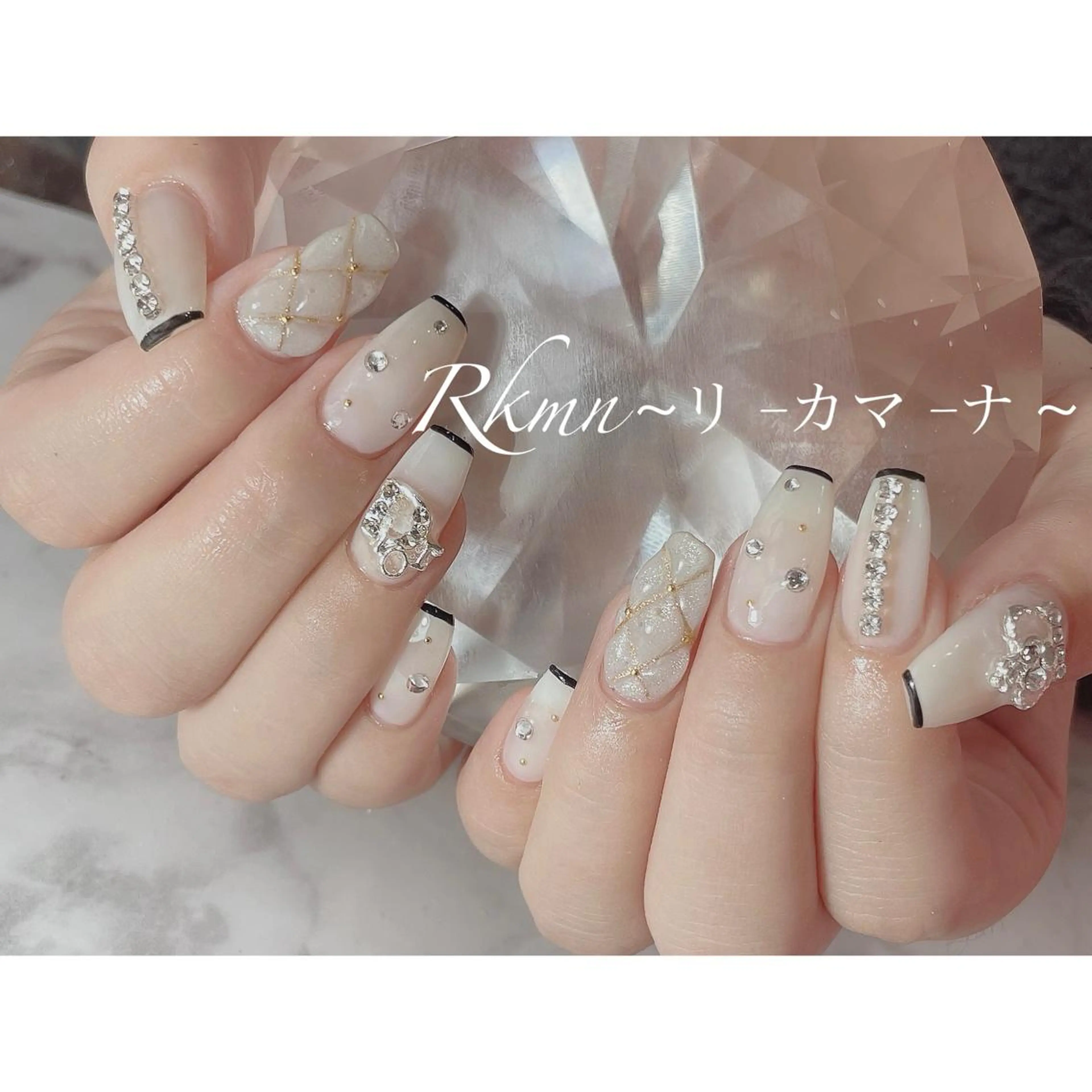 ネイル アートネイル フレンチネイル 春ネイル ストーンネイル ホワイト ハンドネイル フットネイル ハンドケア Rkmn ~リ-カマ-ナ~のネイルデザイン