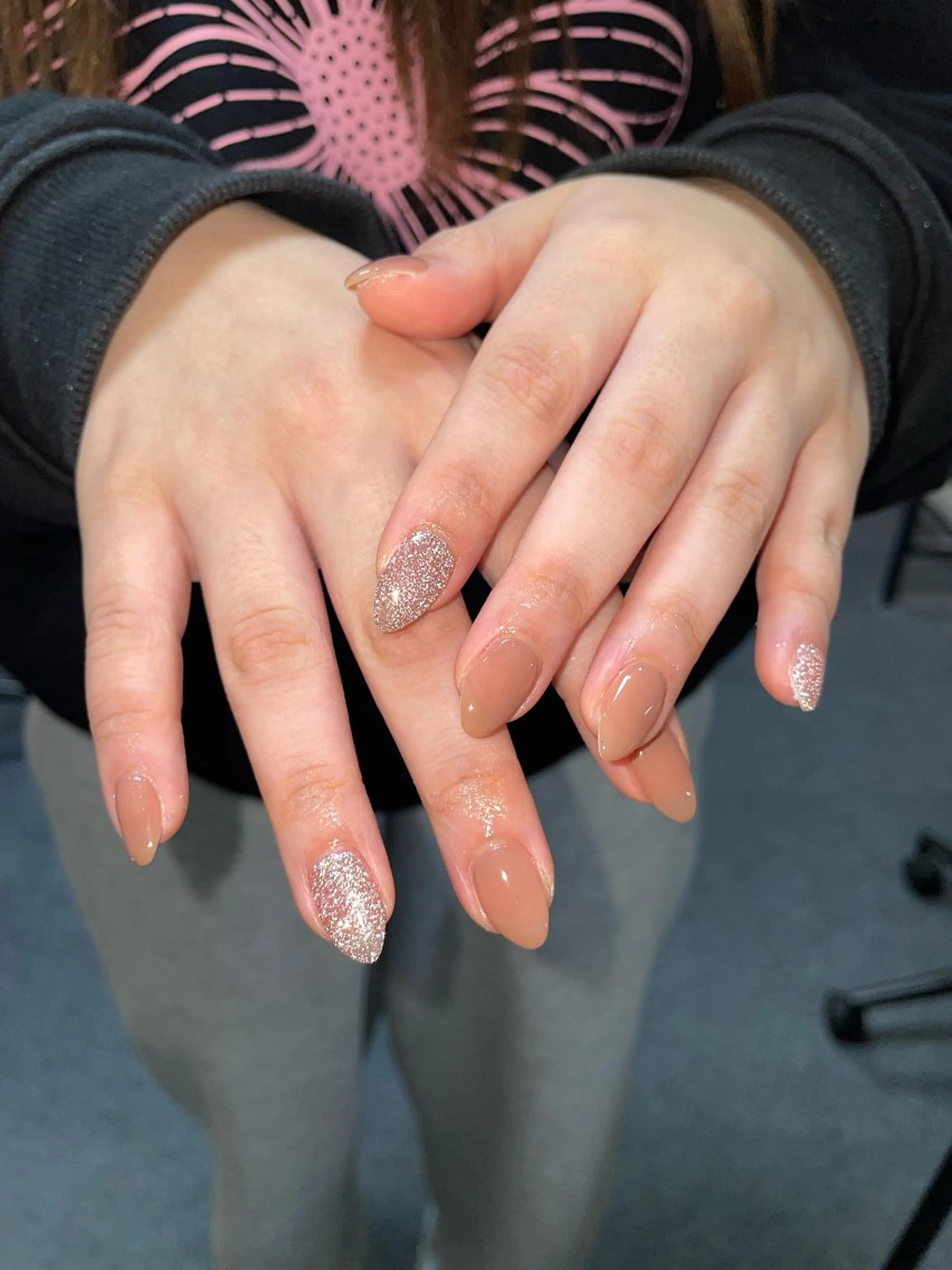 ネイル フラッシュネイル キラキラネイル オフィスネイル ワンカラーネイル ピンク ハンドネイル ハンドケア 🎀NAIL🎀 AI🪄︎︎◝✩のネイルデザイン