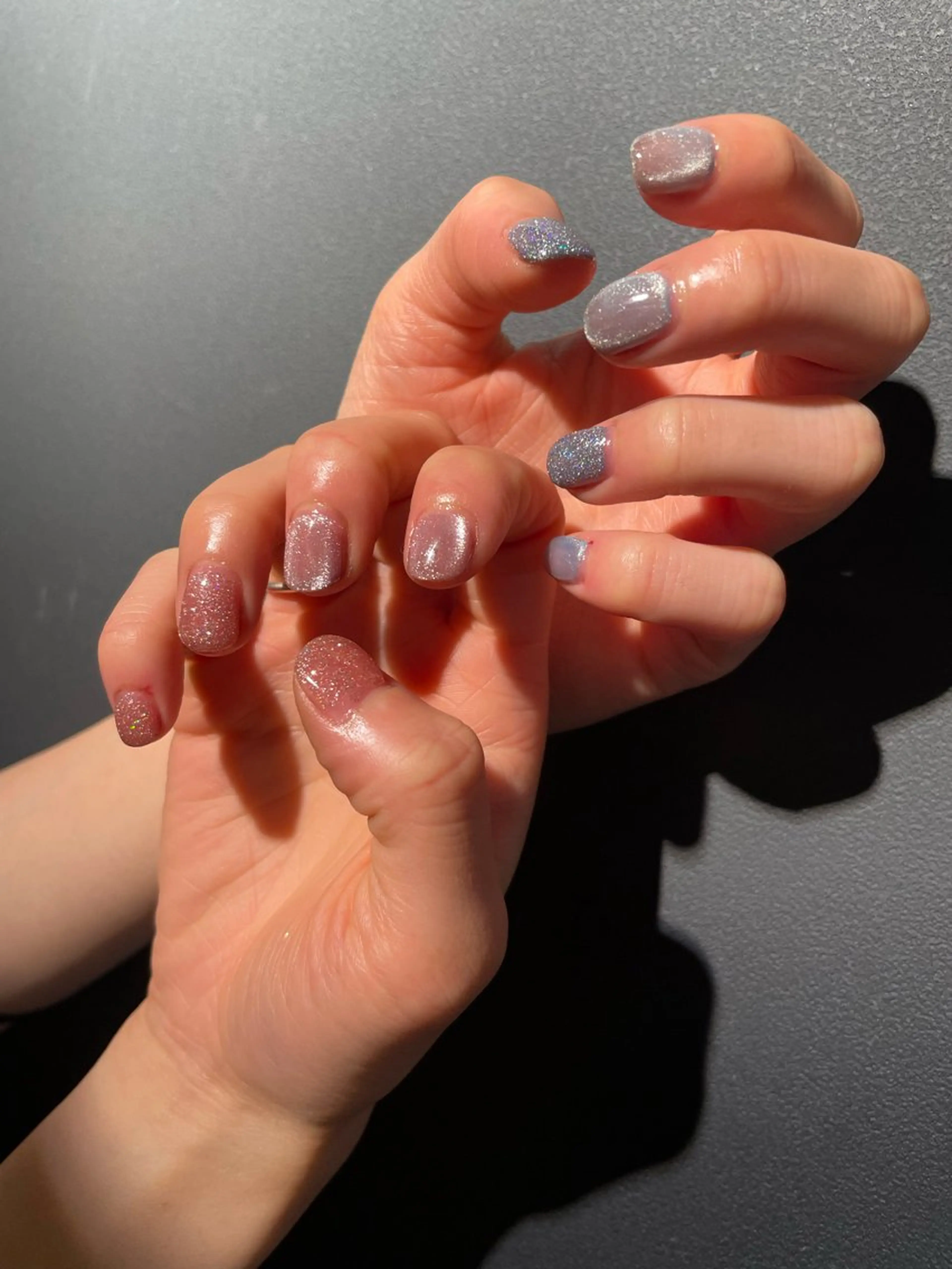 ネイル フラッシュネイル キラキラネイル 水色 ピンク ハンドネイル SALON de RICHE所属・本間 絢詩のネイルデザイン